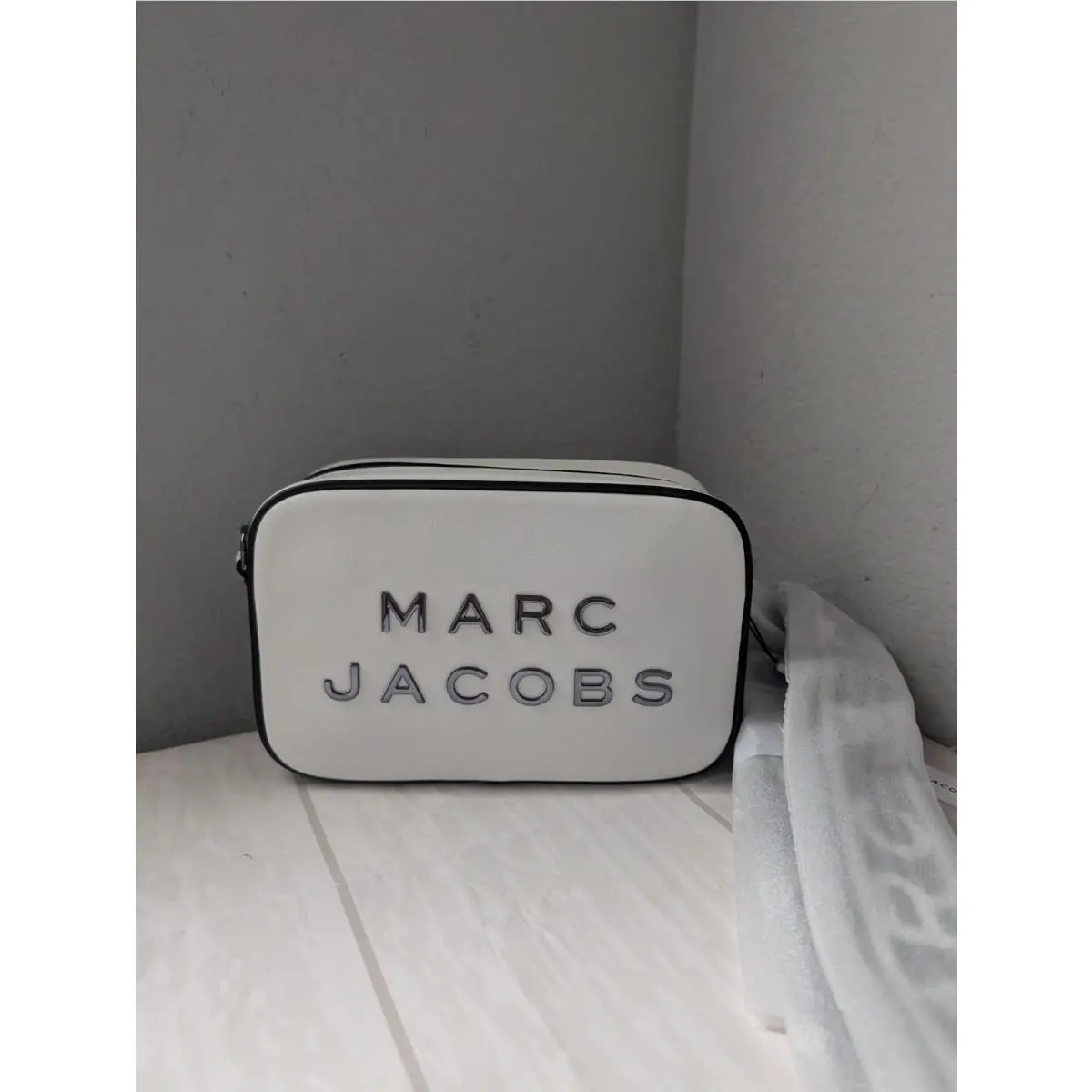 Marc Jacobs Logo Two-tone Leather Camera Bag