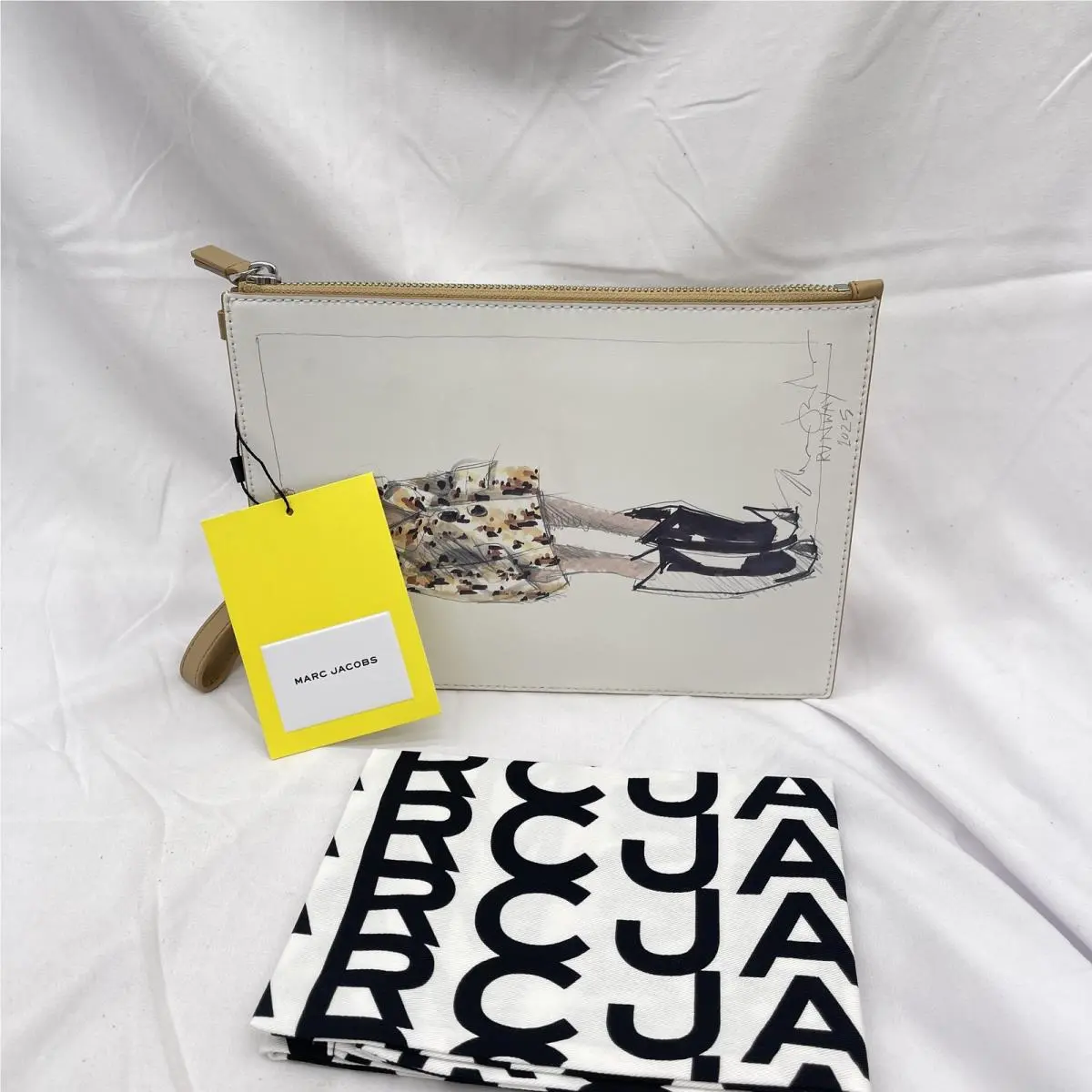Marc Jacobs Womens The Runway Illustration Wristlet Leather Camel