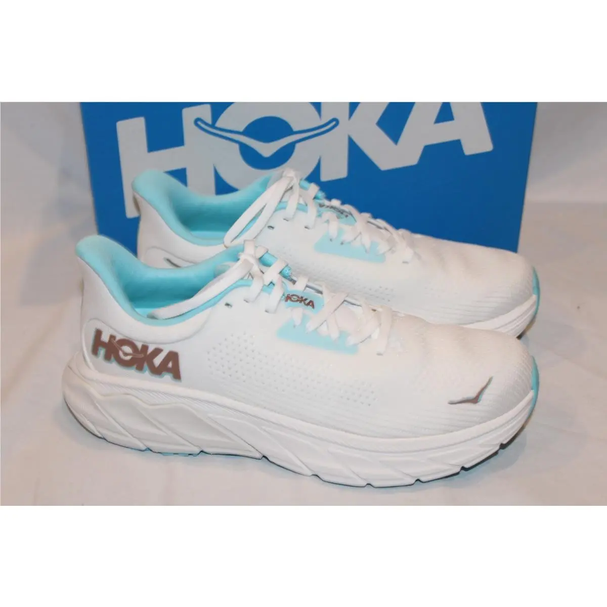 Hoka One Arahi 7 Women`s Running Athletic Sneakers White Aqua Ftrs SZ 9.5