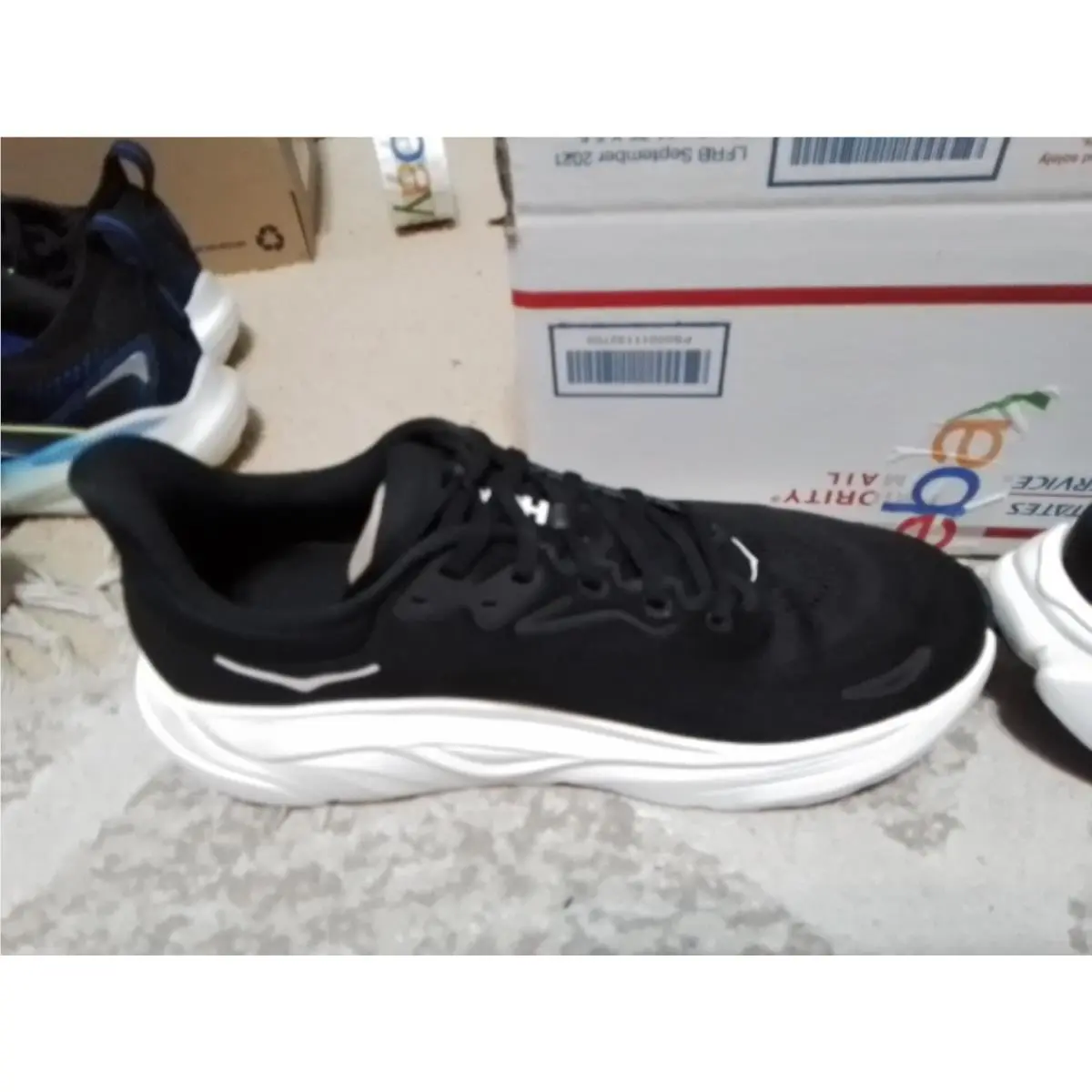Hoka shoes - Hoka One One HOKA Arahi 8 - 1168691-BWHT - Black 1
