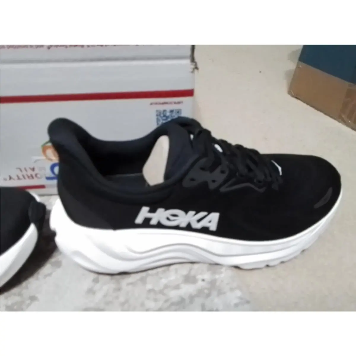 Hoka shoes - Hoka One One HOKA Arahi 8 - 1168691-BWHT - Black 2