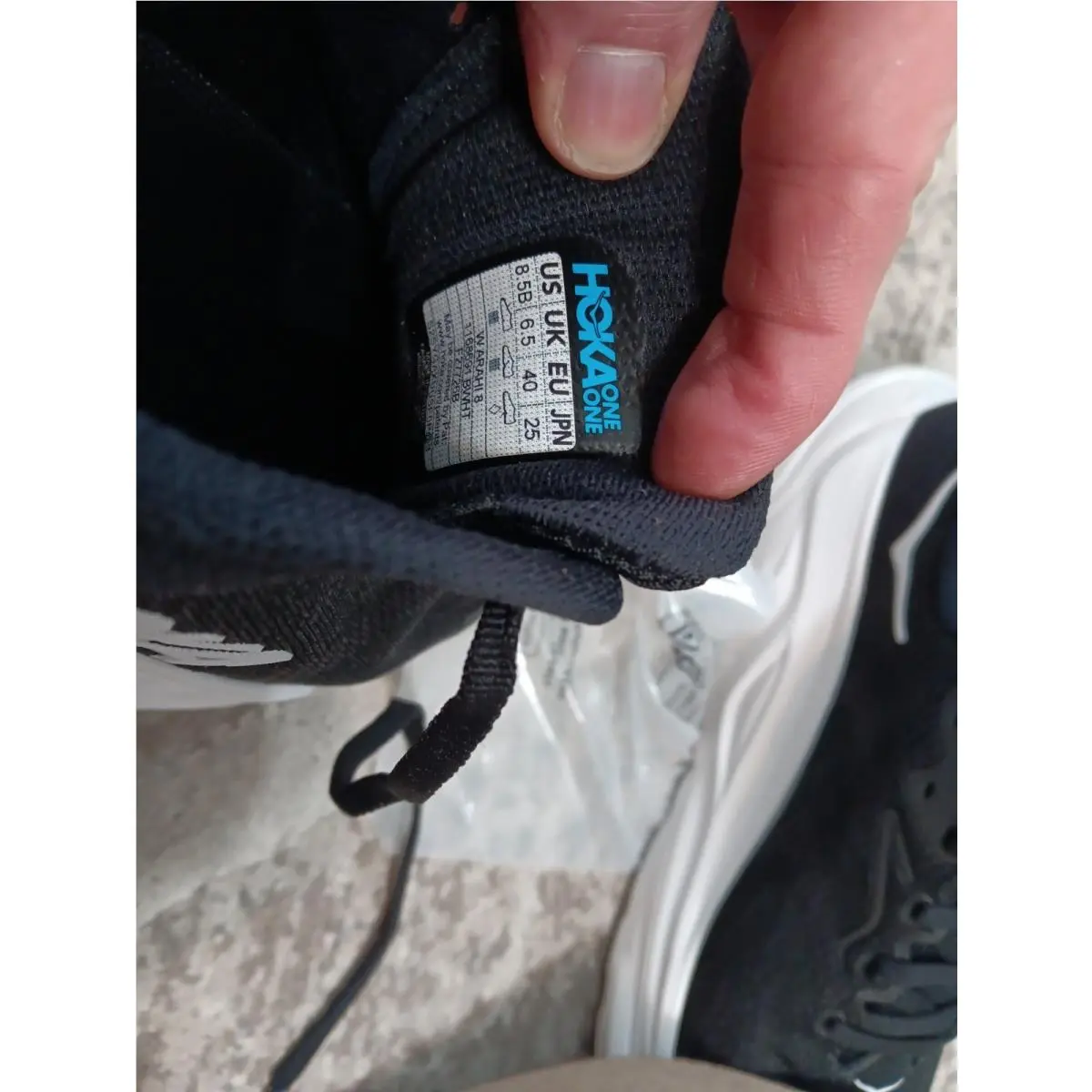 Hoka shoes - Hoka One One Arahi - One One Arahi - 1168691-BWHT - Black 11