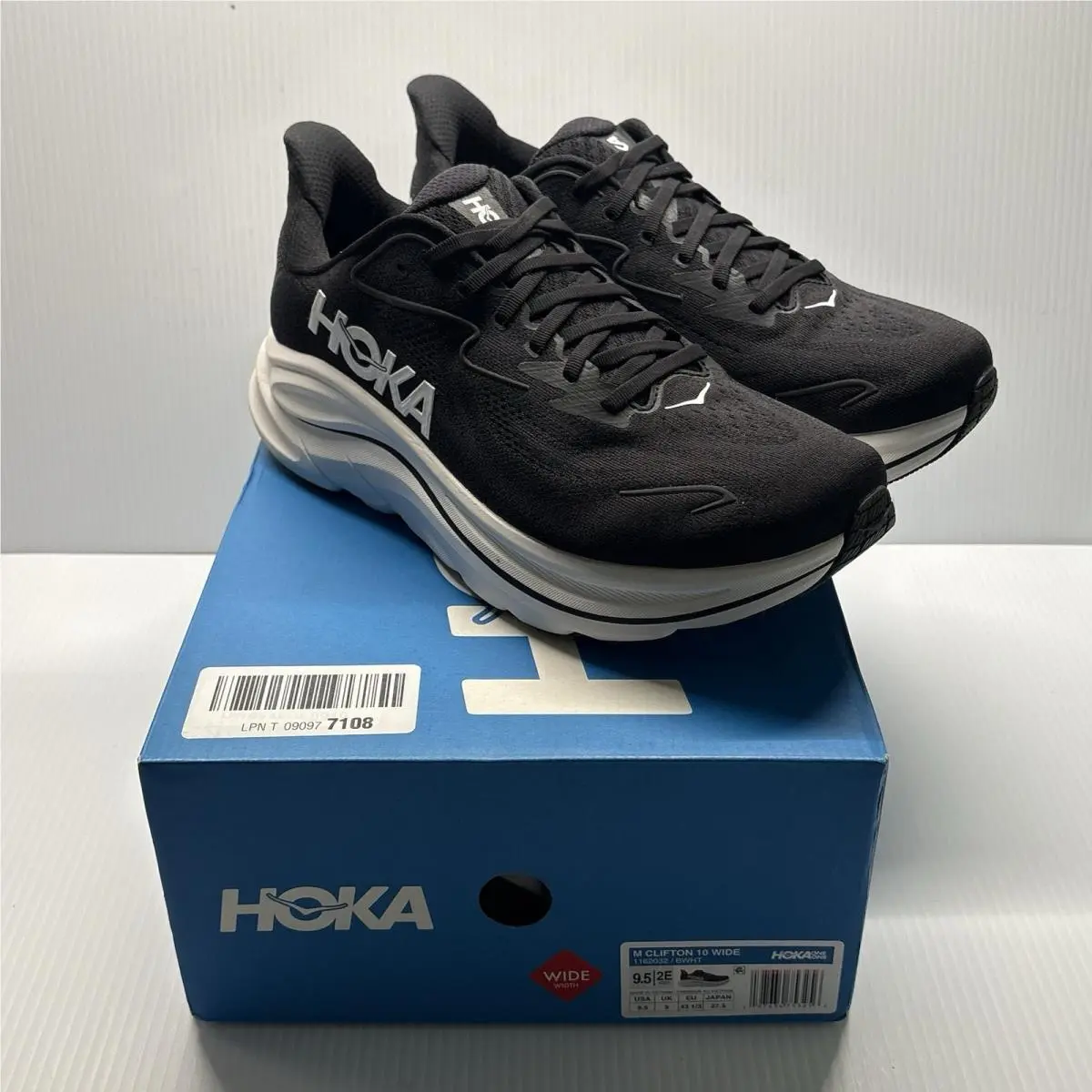 Hoka Clifton 10 Men’s 9.5 2E Shoes Black Shoes Athletic Sneakers 1162032-BWHT