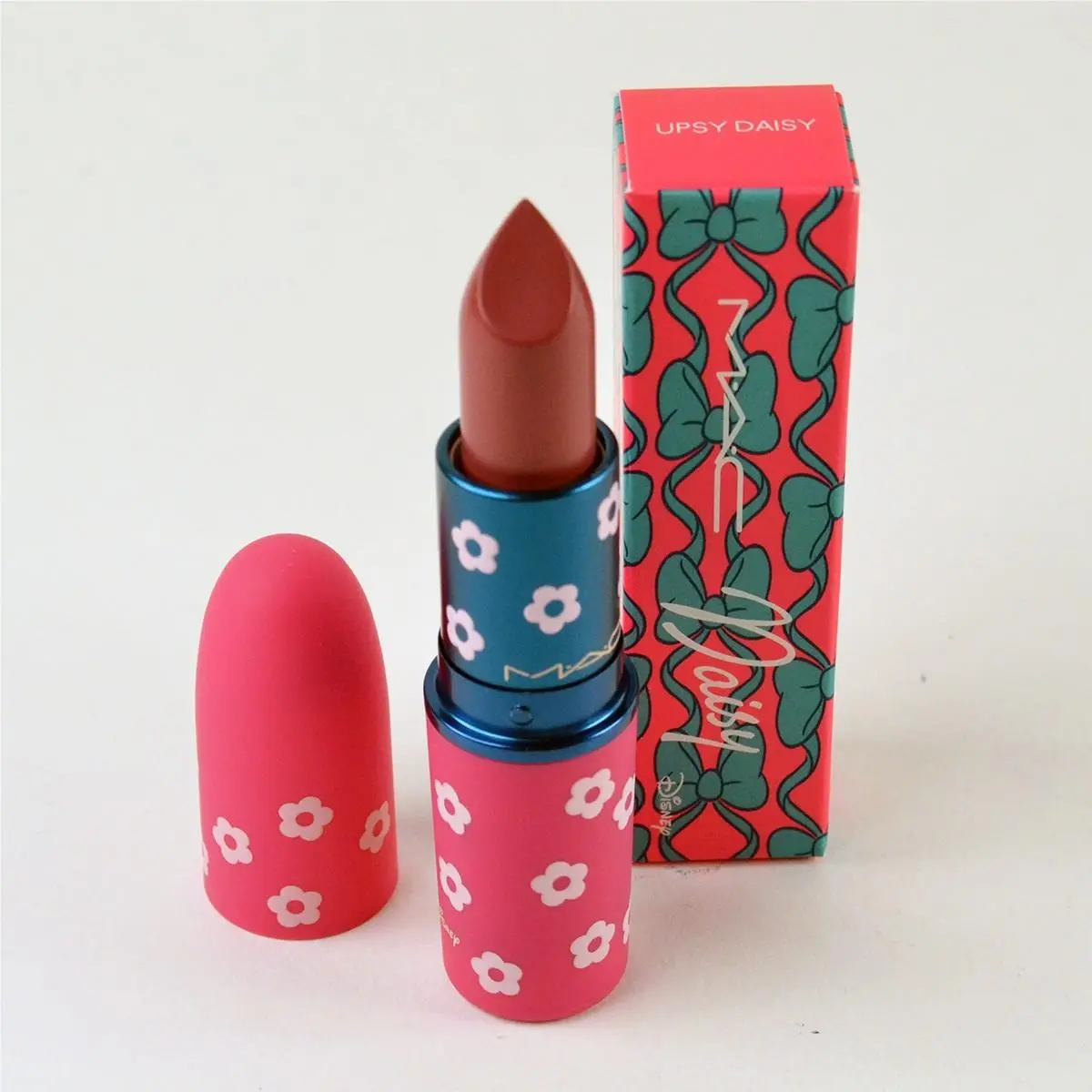 Mac Disney Daisy Lustreglass Lipstick Upsy Daisy - Full Size 3 g / 0.10 Oz by MAC Cosmetics