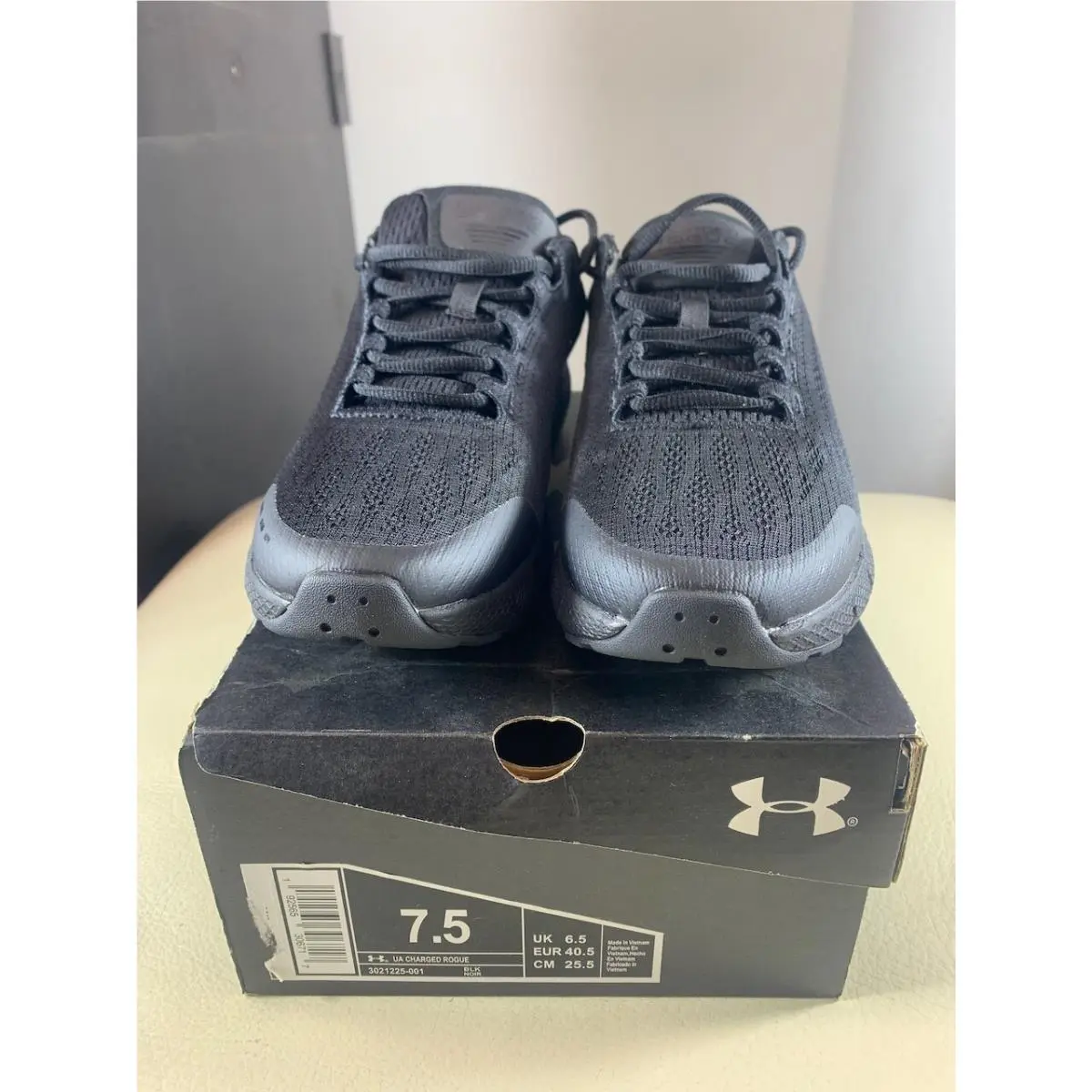Under Armour shoes - Under Armour Charged Rogue - Charged Rogue - 3021225 - Black 0