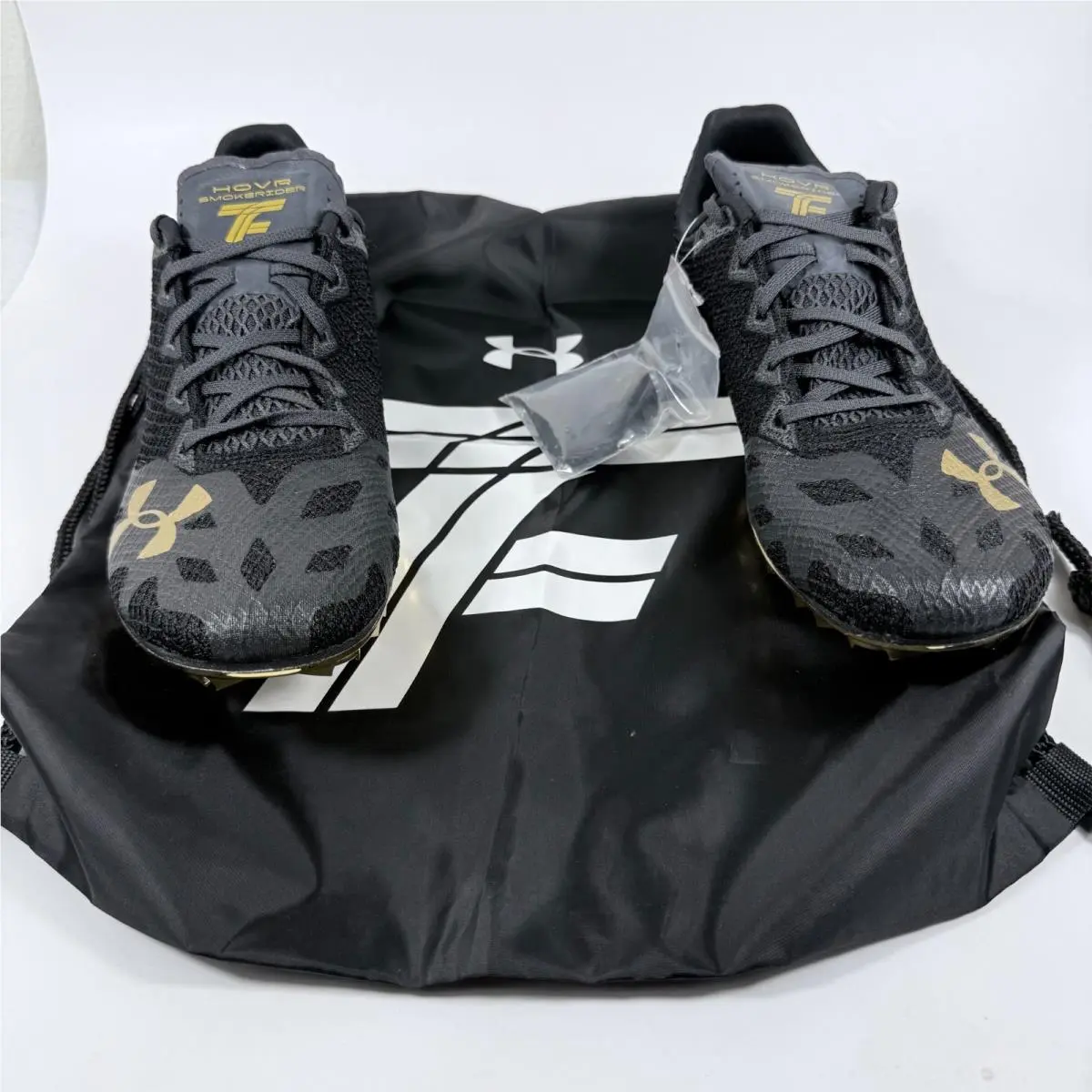 Under Armour shoes - Under Armour HOVR Smokerider - HOVR Smokerider - 3021831-004 - Black/Victory Gold (UPC: 193445243542) 9