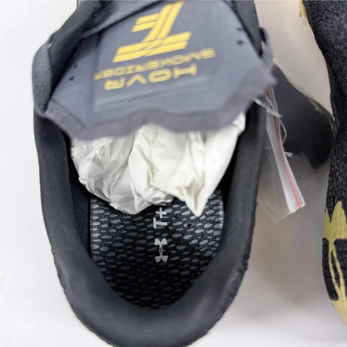 Under Armour shoes - Under Armour HOVR Smokerider - HOVR Smokerider - 3021831-004 - Black/Victory Gold (UPC: 193445243542) 4