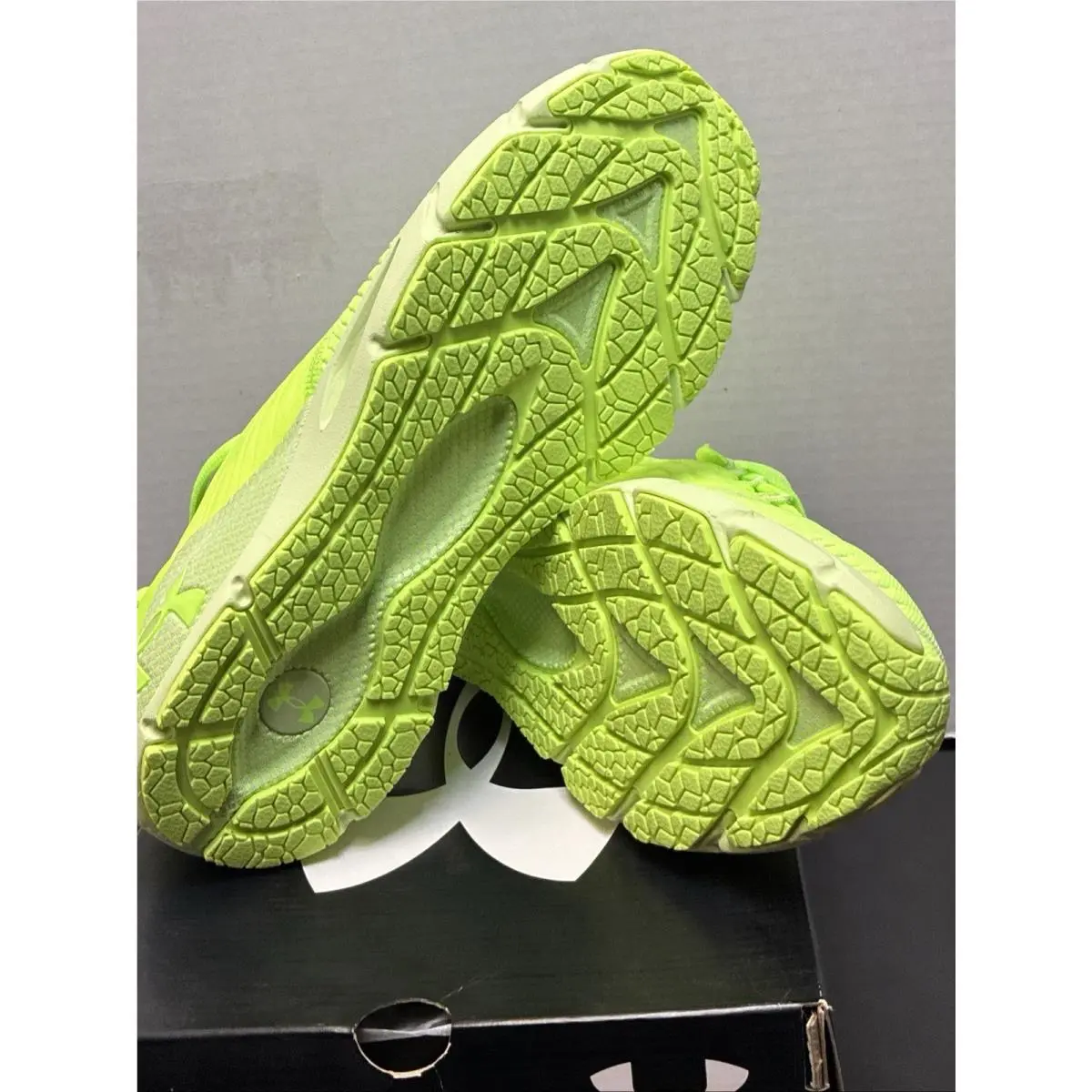 Under Armour shoes - Under Armour HOVR Phantom 2 - 3024155-304 - Green 5