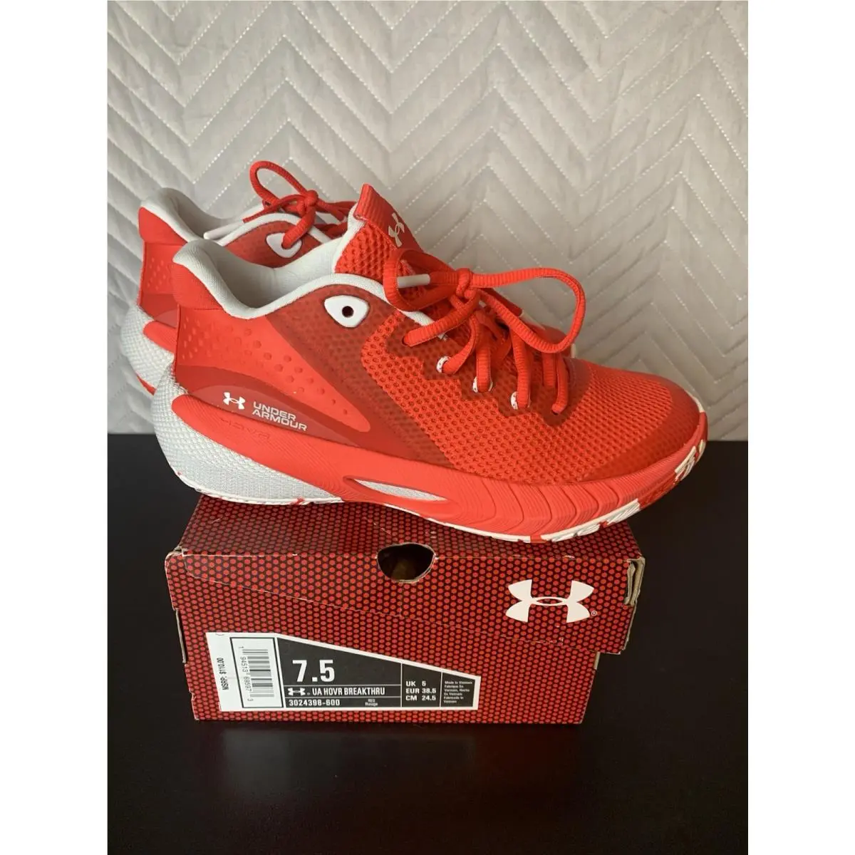 Youth Boys Under Armour Basketball Shoes Sneaker Hover Breakthrough 7.5 Nos