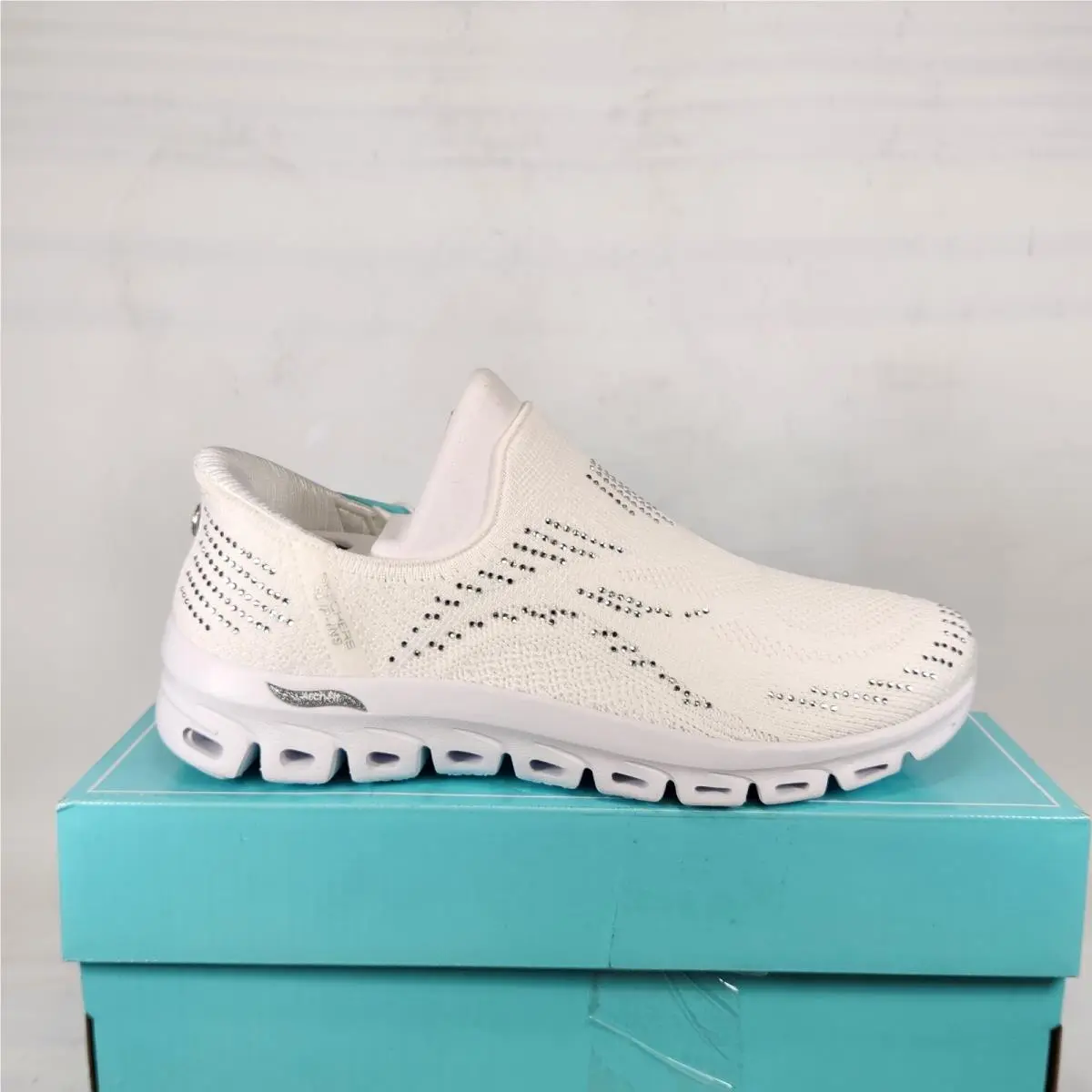 7 Wom - Skechers Arch Fit Glide Step Elevate Smoke Show - White Silver Embellish
