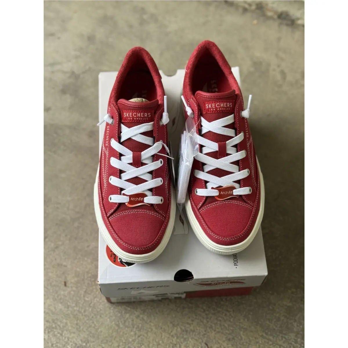 Skechers Arcade Arch Fit Arcata Red Sneaker Womens Size 9 Vegan