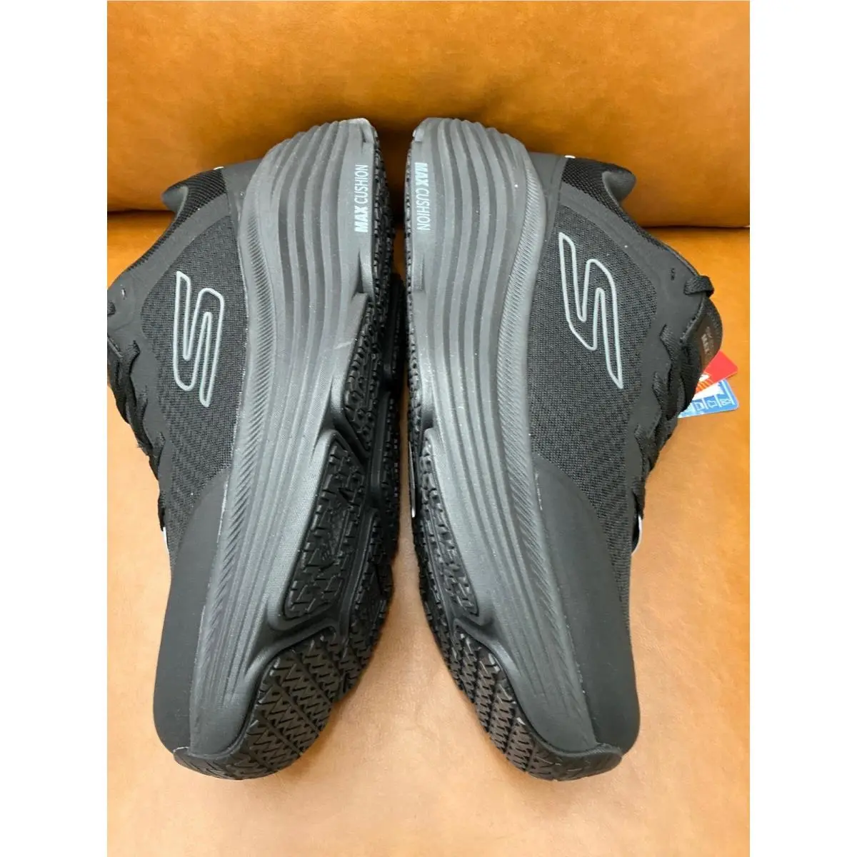 Skechers shoes - Max Cushioning Endeavour - Max Cushioning Endeavour - Black 1