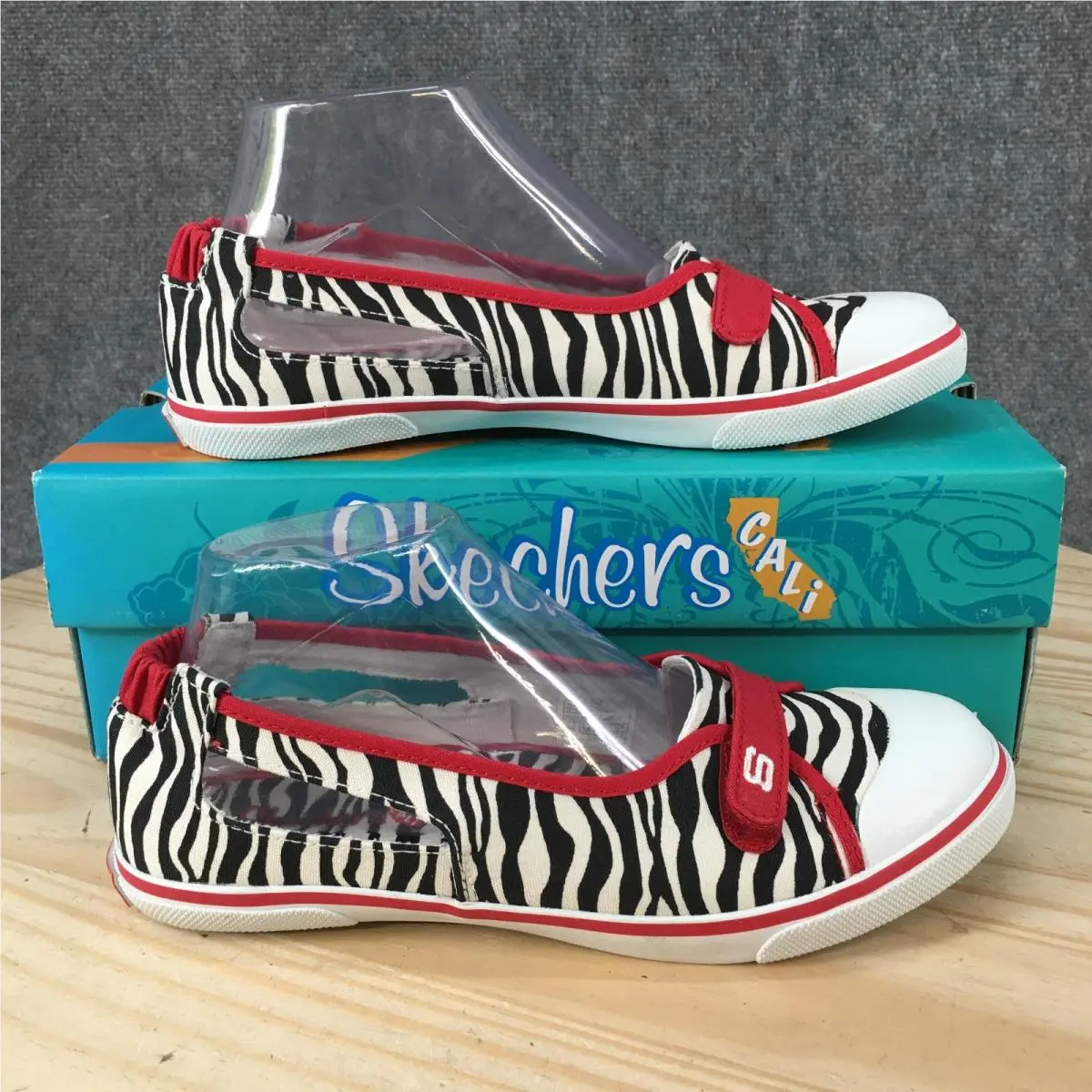 Skechers Cali Trip Shoes Womens 8.5 Slip On Zebra Print Canvas Black White