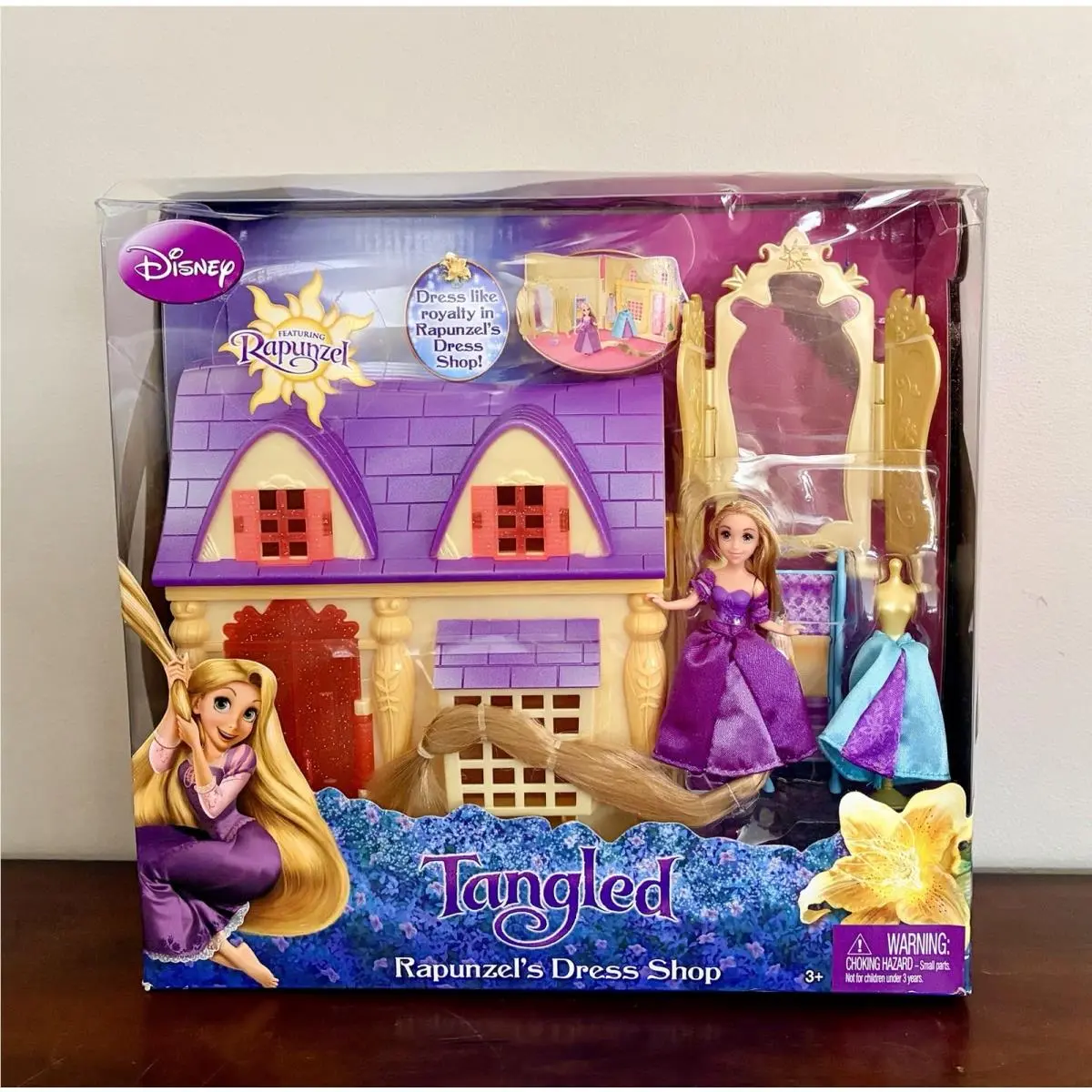Disney Tangled Rapunzel`s Dress Shop Play Set /