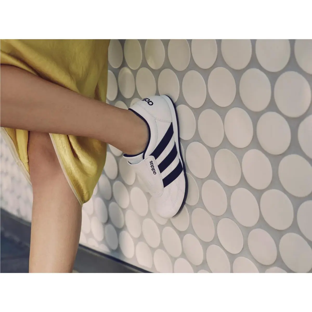 Adidas shoes - White/Black 23