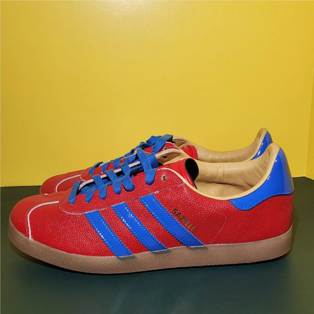 Men`s Adidas Gazelle Golf Lux Spikeless JQ7720 Scarlet Red Blue Gum SZ 11.5