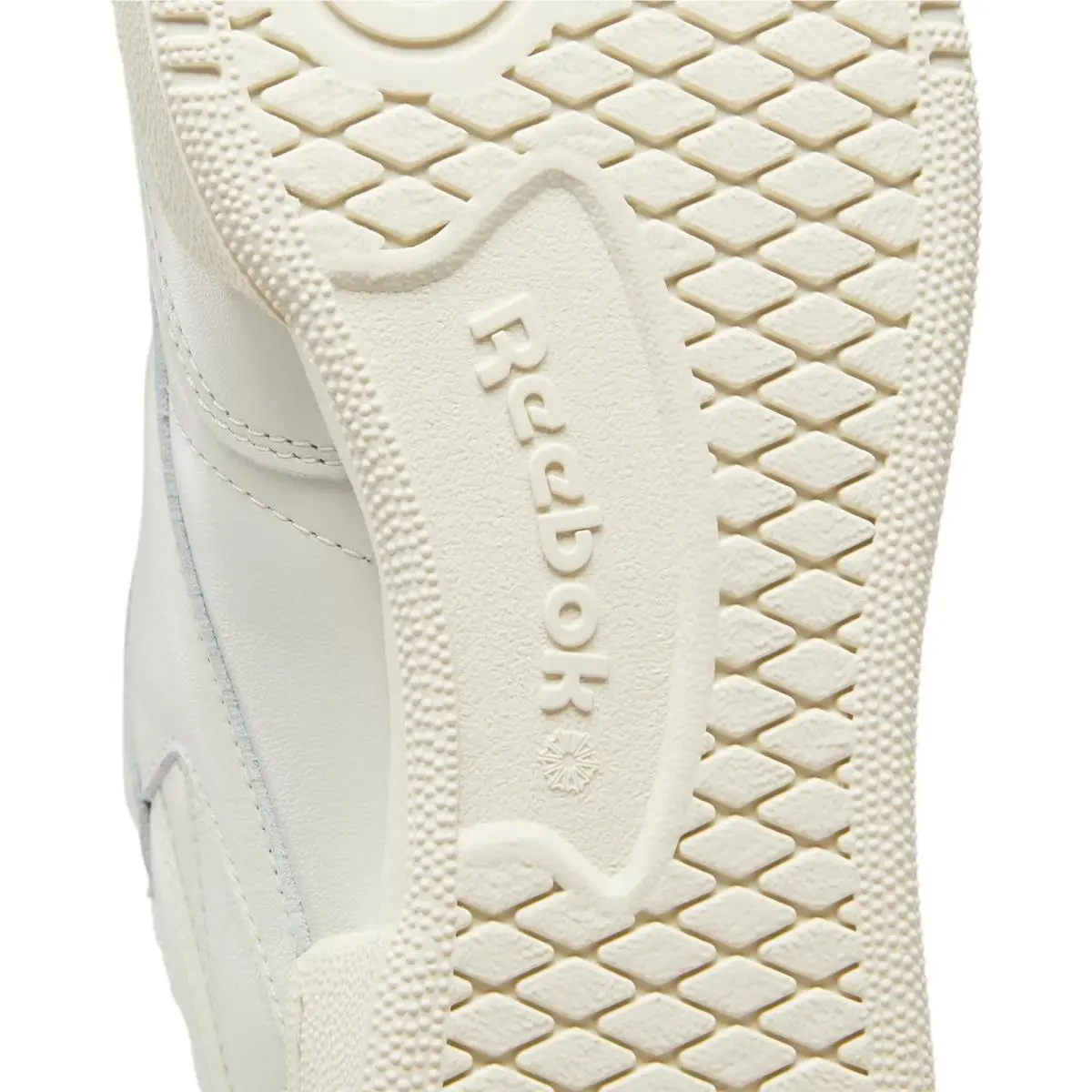 Reebok shoes - vintage chalk (UPC: 0195734127427) 4