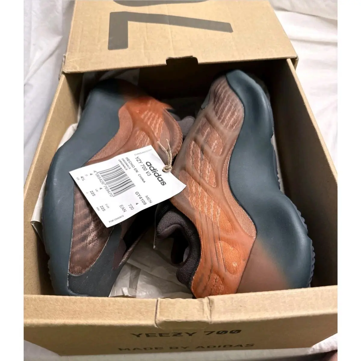 Adidas Yeezy 700 V3 GY4109 Copper Fade Men`s/boys Sz 4.5 Athletic Athleisure