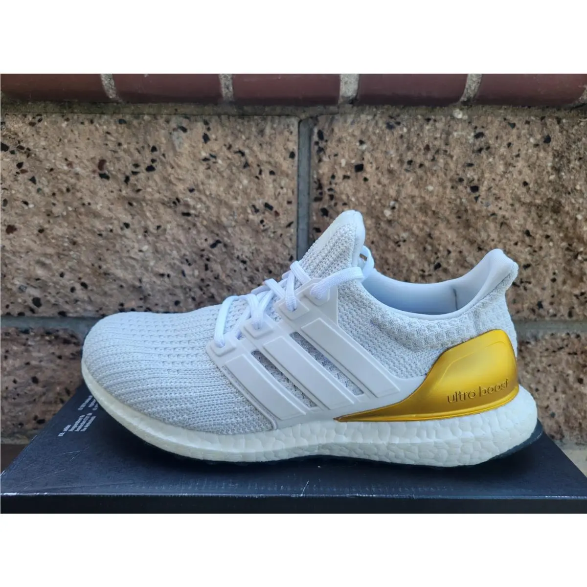 Adidas Ultraboost 4.0 Dna Shoes Men’s Size 8.5 Cloud White Gold Metallic FZ4007