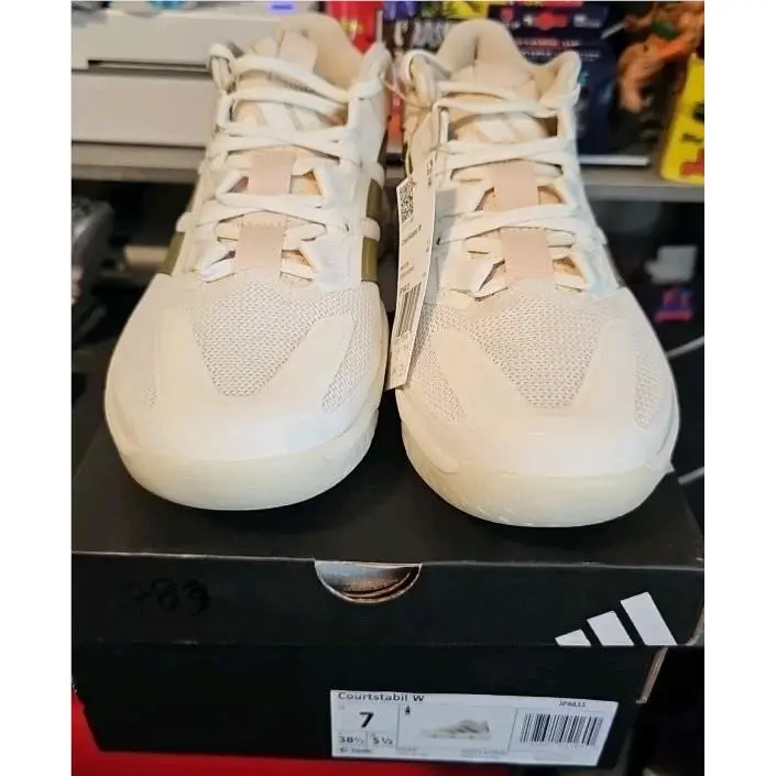 Adidas Courtstabil Volleyball Womens Off White Sneakers Athletic Size 7 JP98333