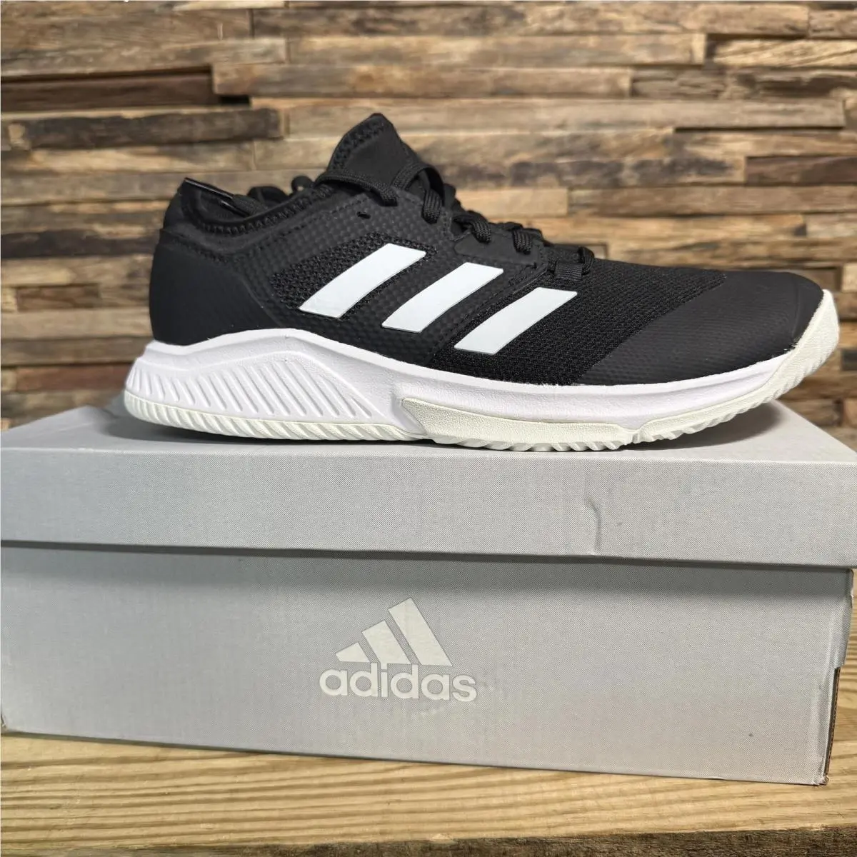 Women`s Adidas Court Team Bounce 2.0 Volleyball Shoes Size 9 FX1804