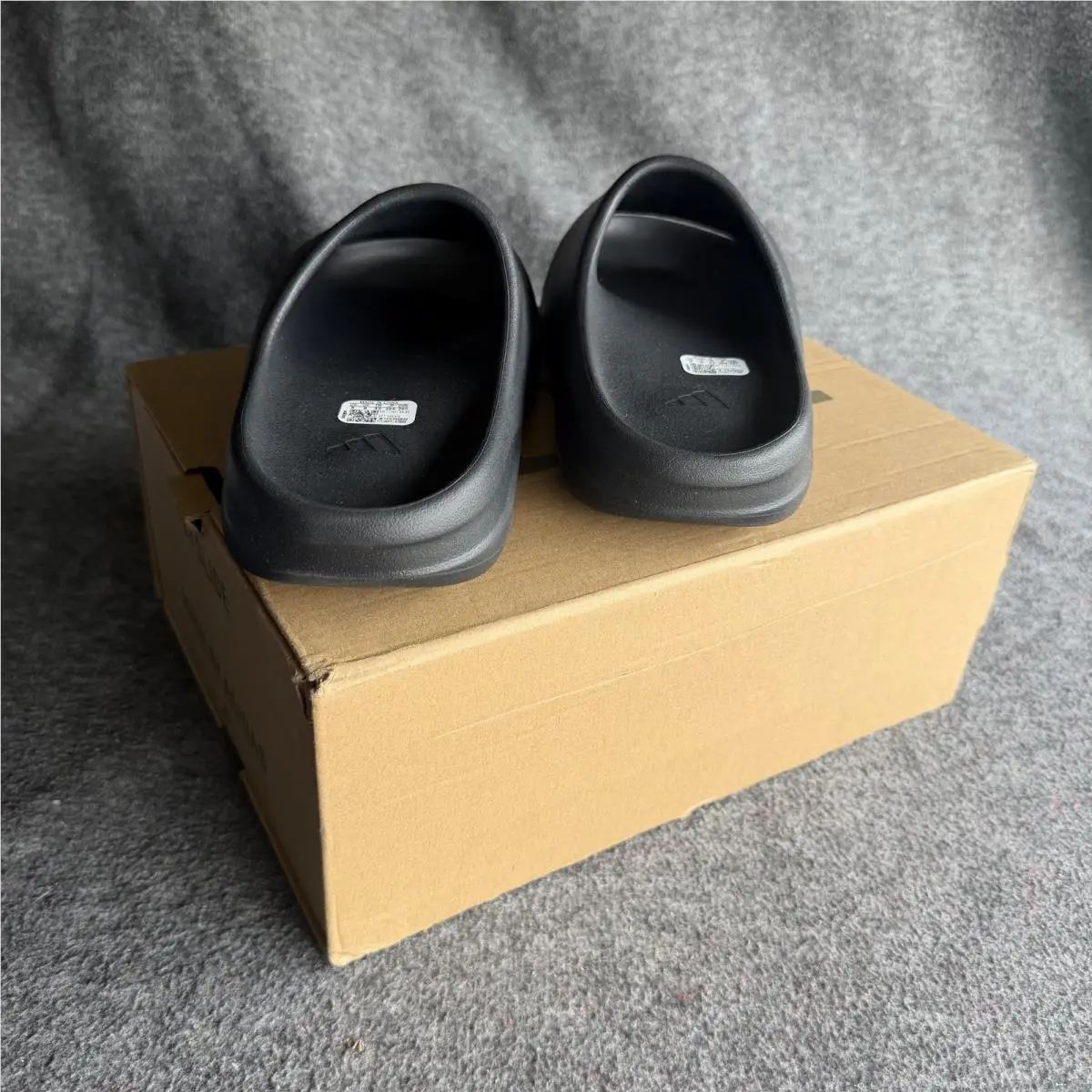 Adidas shoes - adidas YEEZY SLIDE - YEEZY SLIDE - Black 2