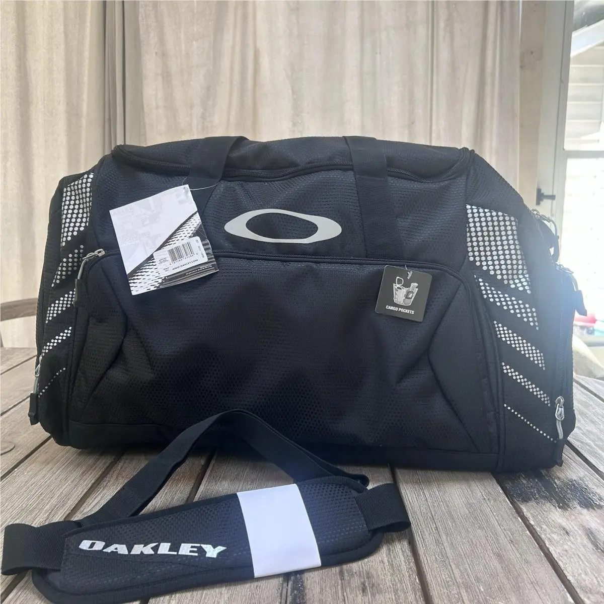 Oakley S851 Large Duffel Gym Travel Bag Black Cargo Pocket Carry On