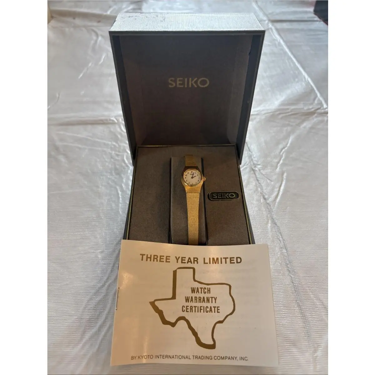 Seiko Gold Tone Watch 2Y00-5E20 White Dial Nos