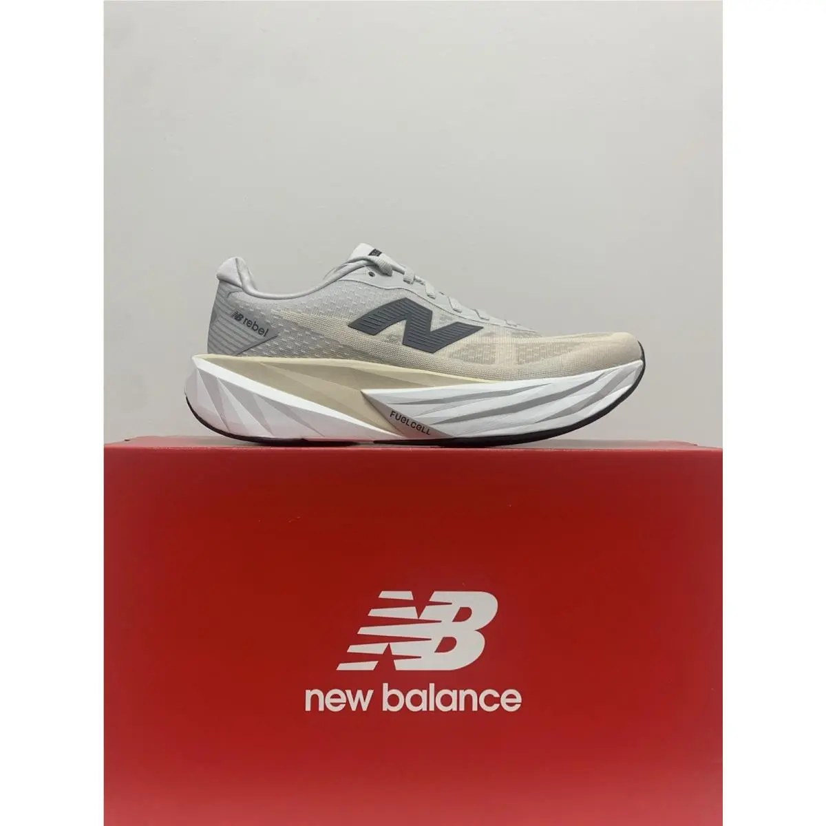 New Balance shoes - New Balance FuelCell Rebel - FuelCell Rebel - WFCXLX5 - Beige 8