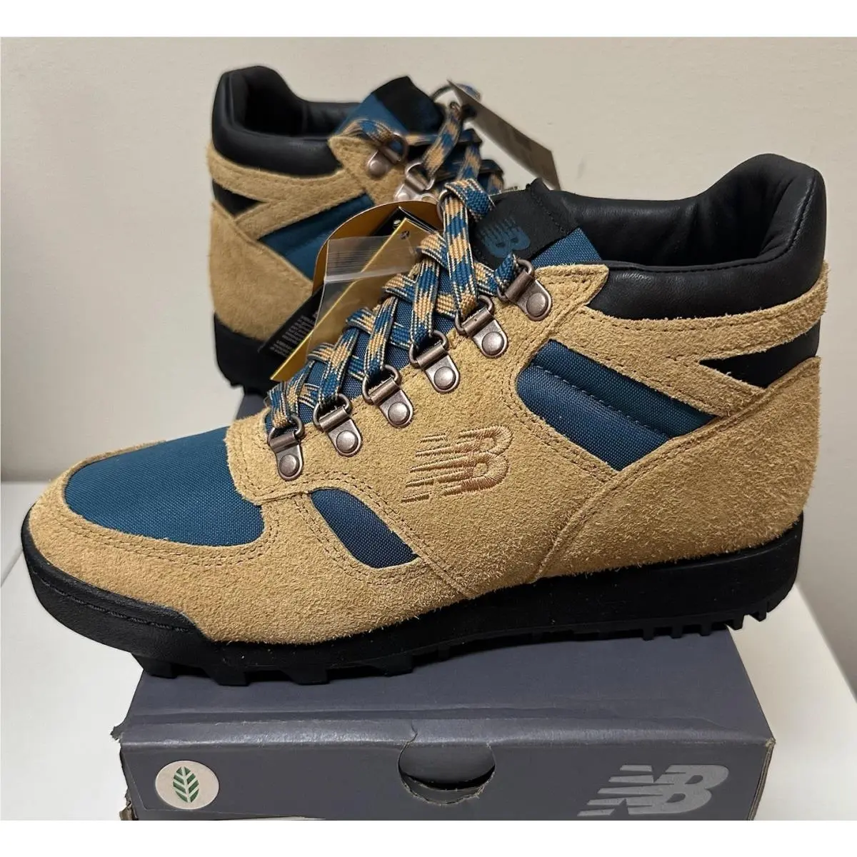New Balance Rainier Urainaa Beige Blue Vibram Hiking Shoes Men 6 Women 7.5 New