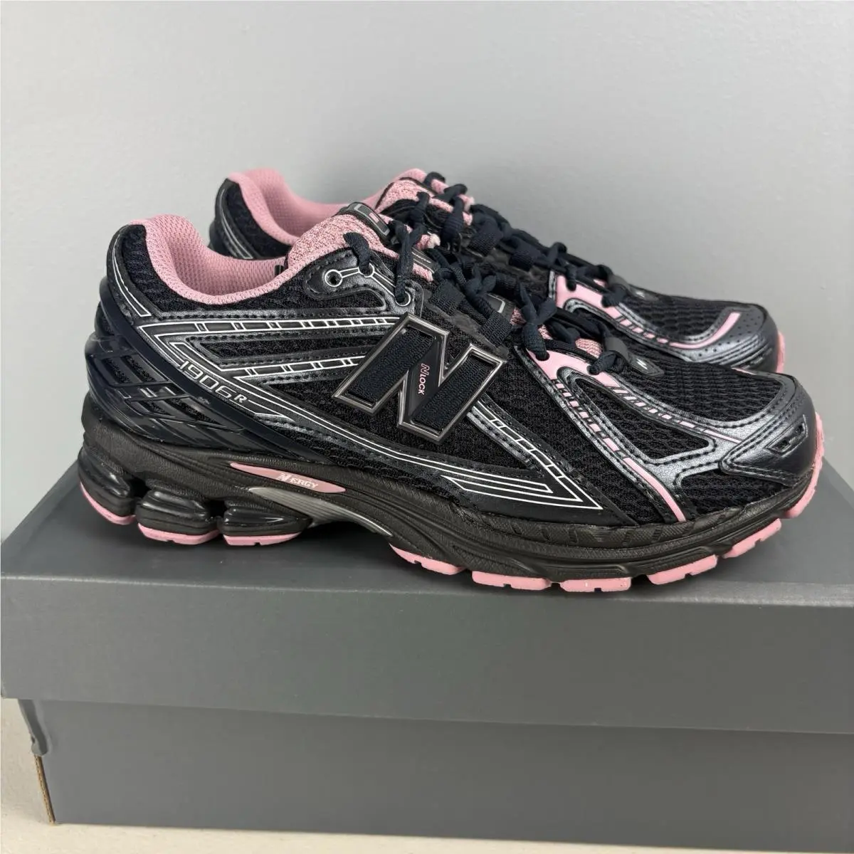 New Balance 1906R Pink Taffy U1906RCU Shoes Men Sz 8 Woman’s Sz 9.5