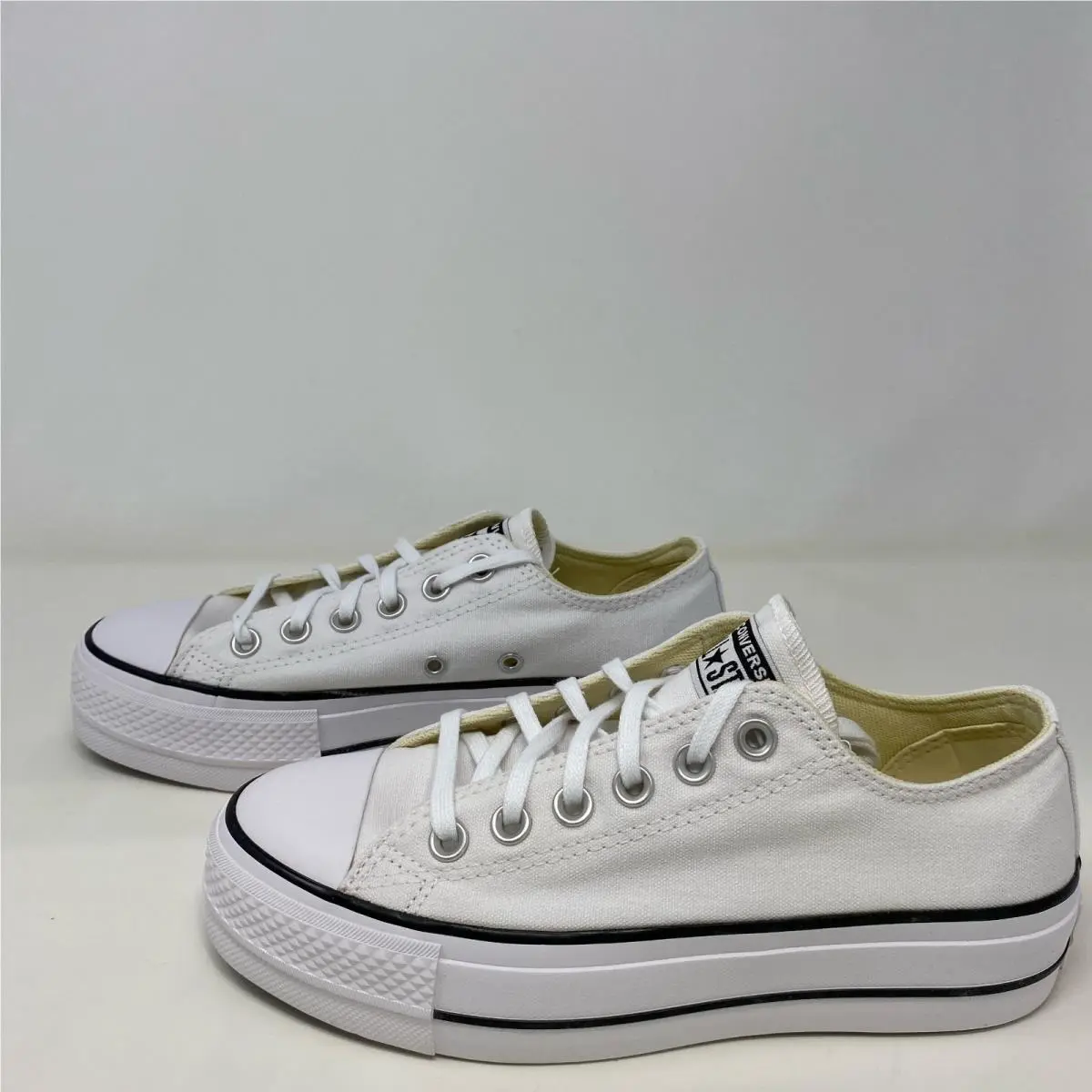 Converse Chuck Taylor Lift Platform Low White Women’s 6