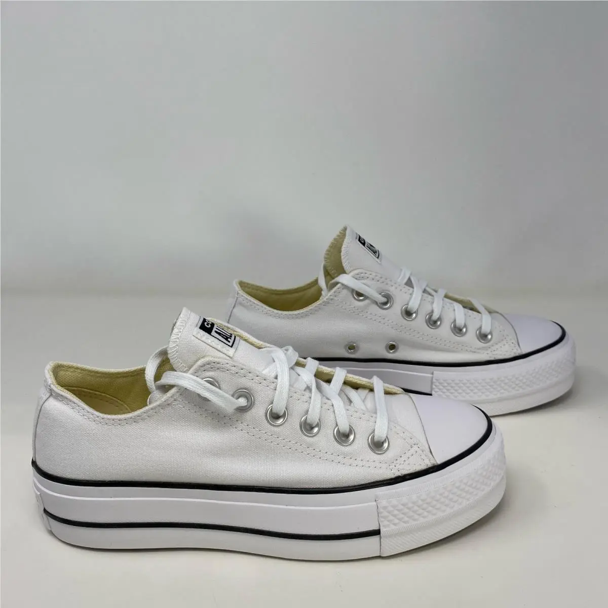 Converse Chuck Taylor Lift Platform Low White Women’s 6