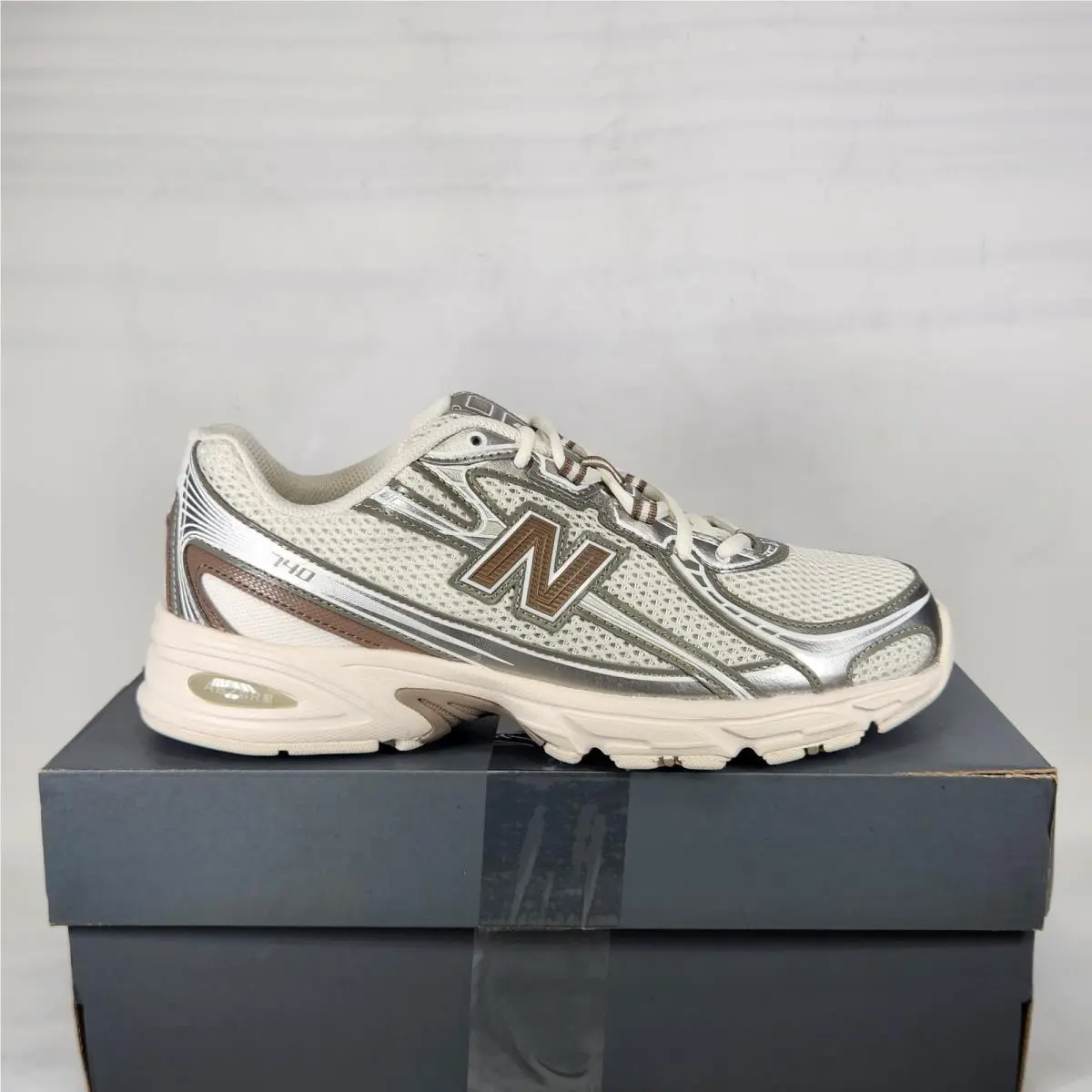 8.5 Men / 10 Wom - New Balance 740 - Sea Salt / Arid Stone - U740MU2