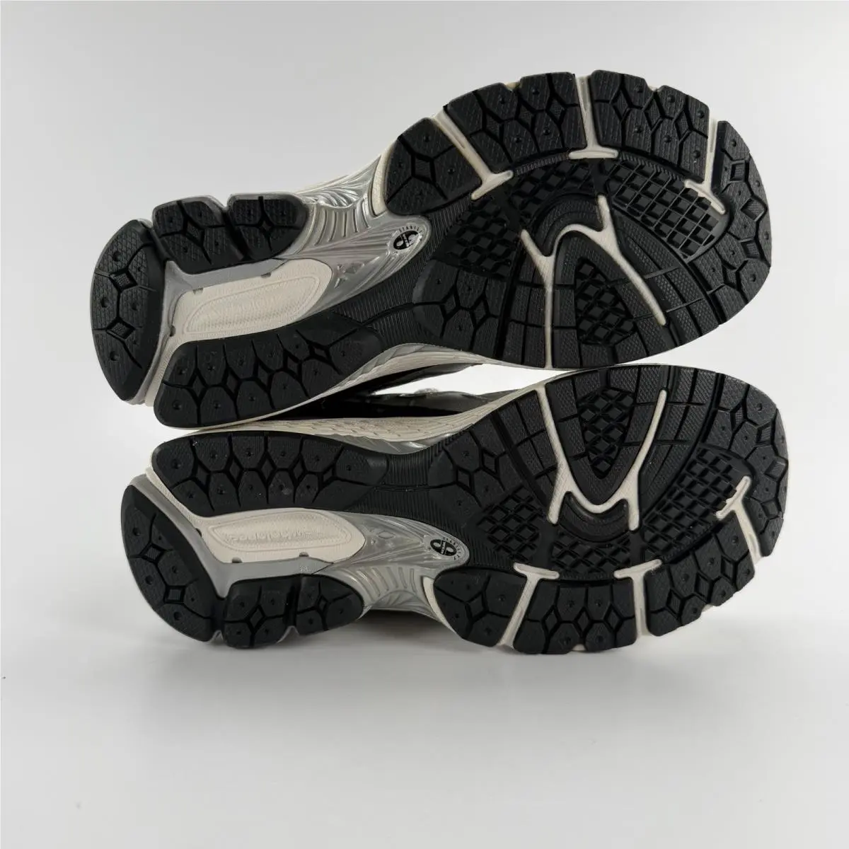 New Balance shoes - New Balance 2002R - Gray 4