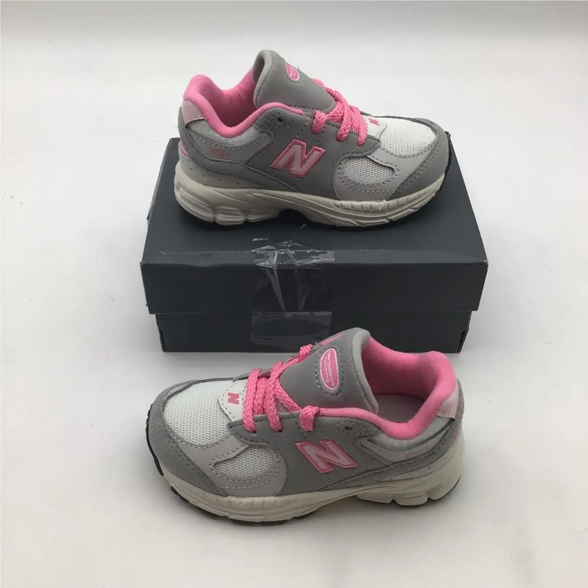 New Balance 2002 Toddler Kids Grey Pink Sneakers IC2002CL Size 7 US Kids New