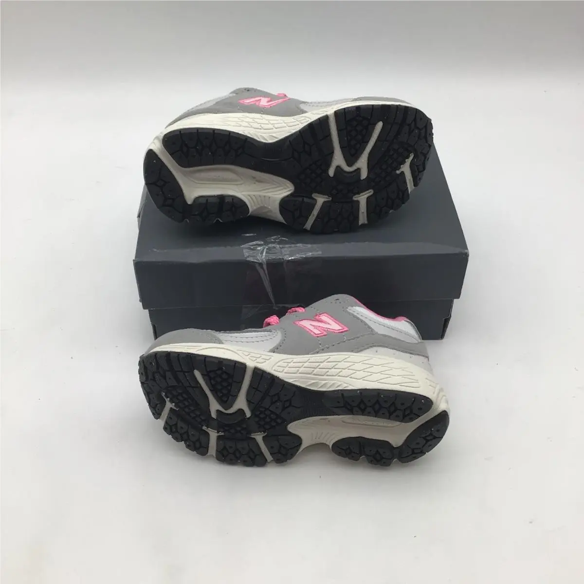 New Balance shoes - New Balance 2002R - Gray 3