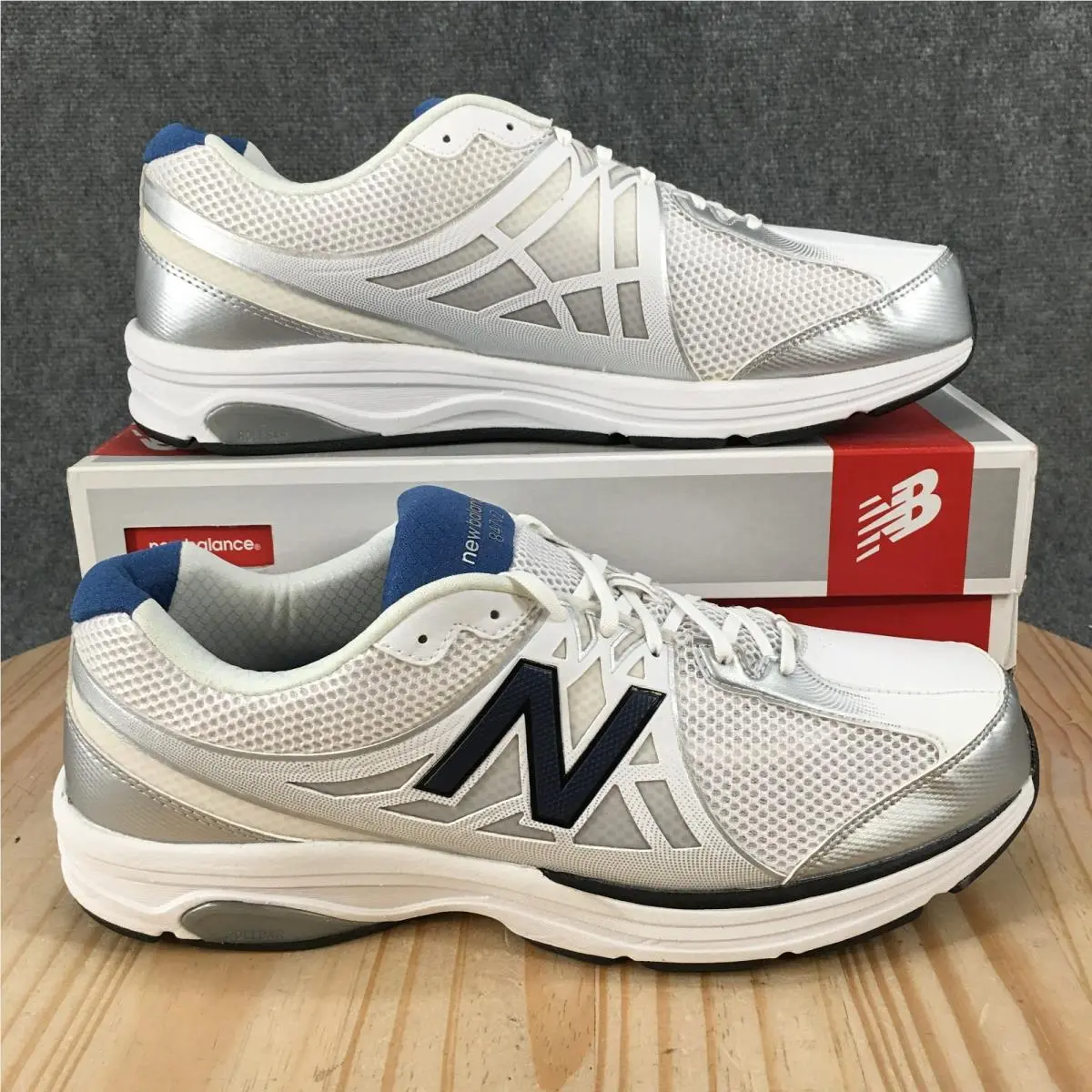 New Balance 847v2 Shoes Mens 12.5 EE Athletic Lace Up Sneakers Silver White New