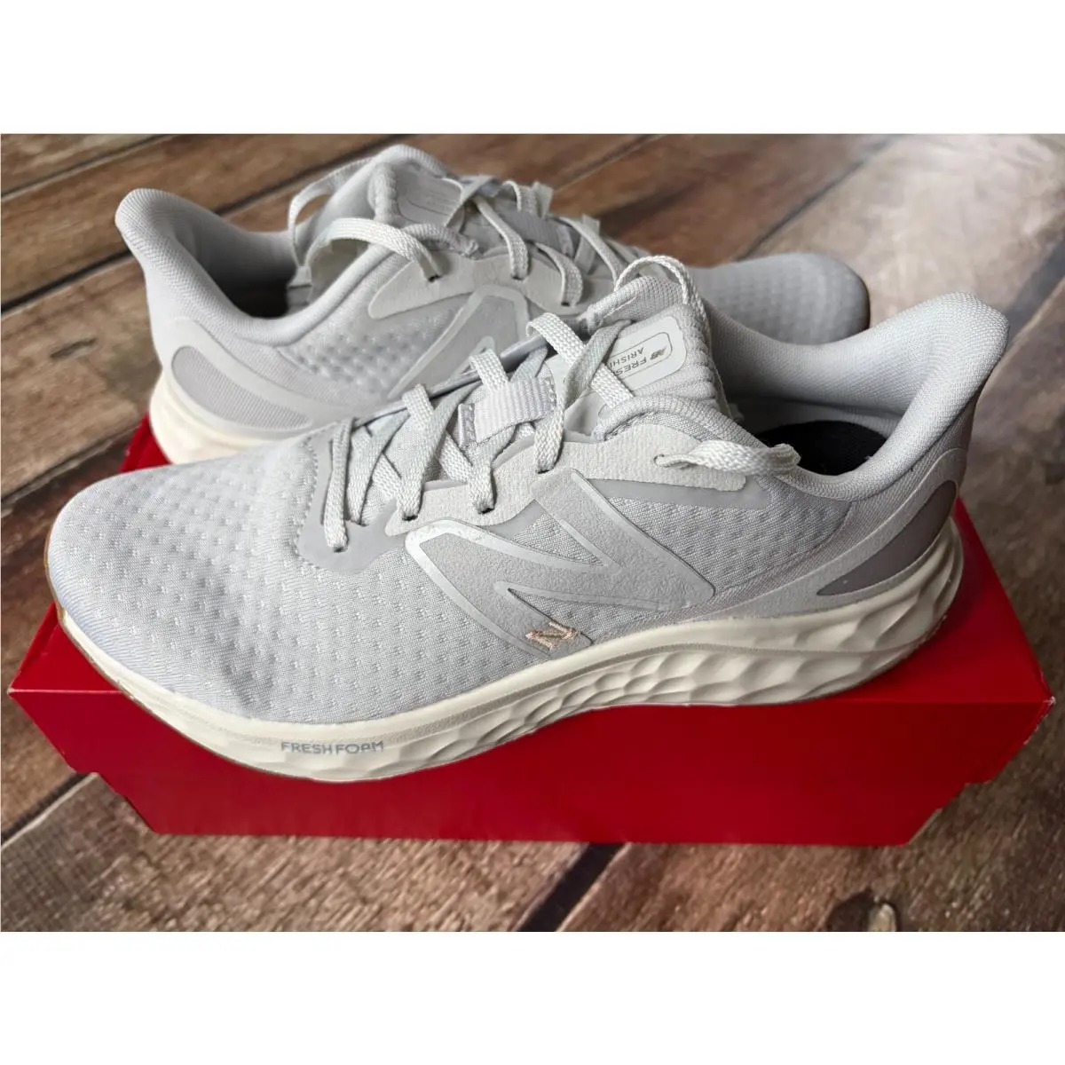 New Balance Fresh Foam Arishi V4 Sneaker Shoe Gray Womens 10 B New