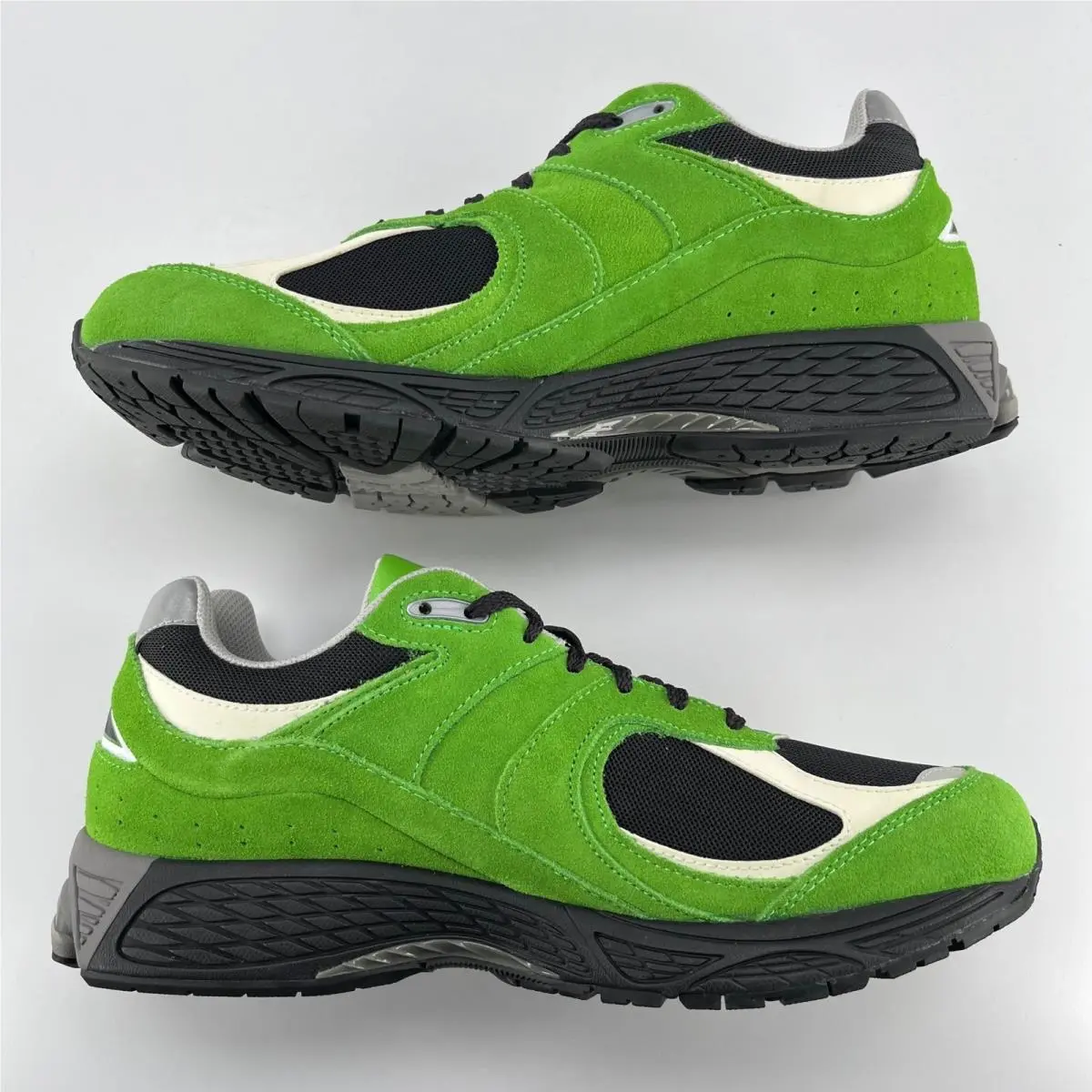 New Balance shoes - New Balance 2002R - Green 1