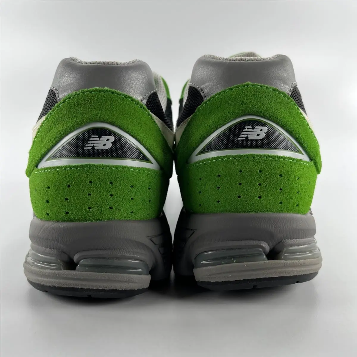 New Balance shoes - New Balance 2002R - Green 3