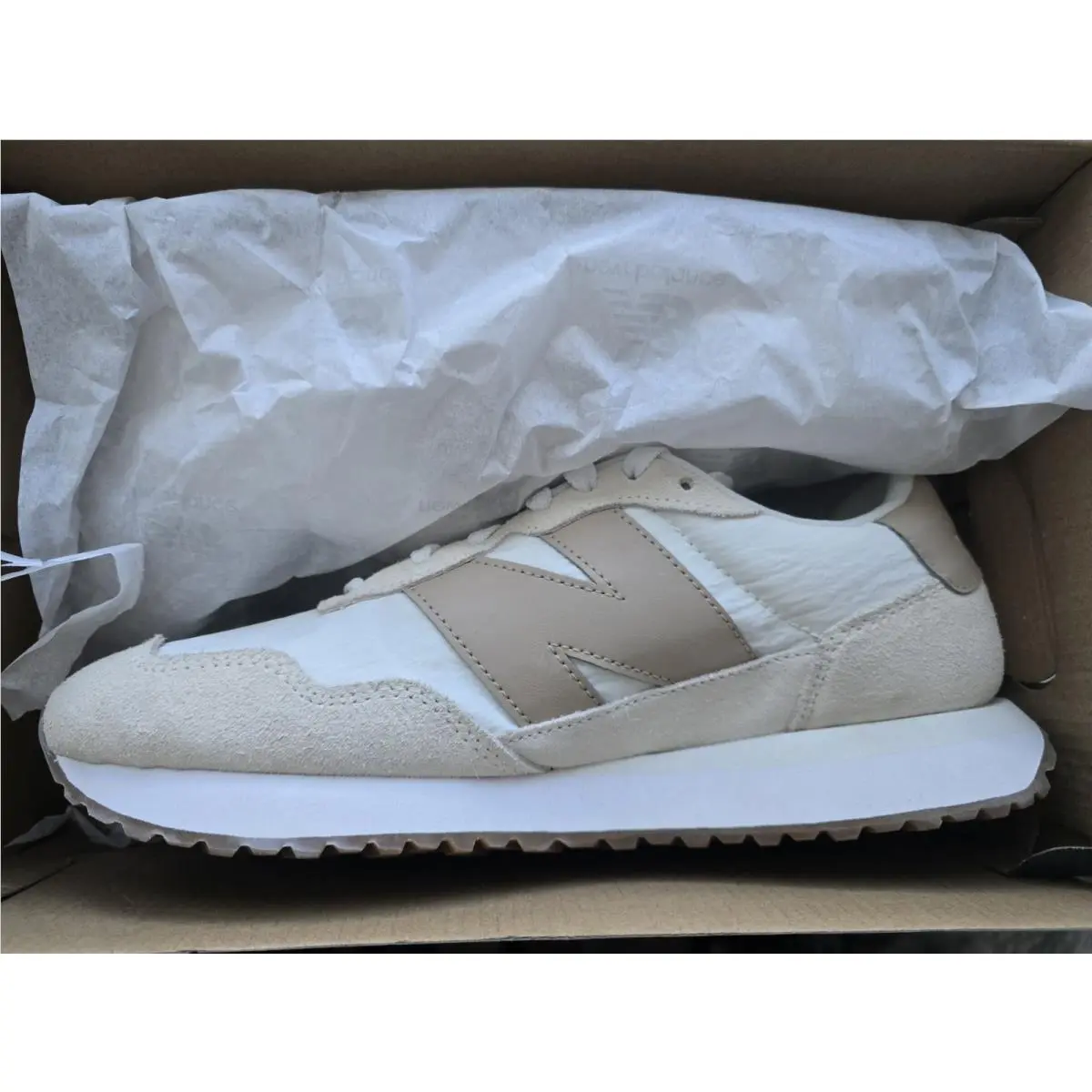 Balance 237 Womens 11.5 Mens 10 Running White Beige Shoes Sneakers