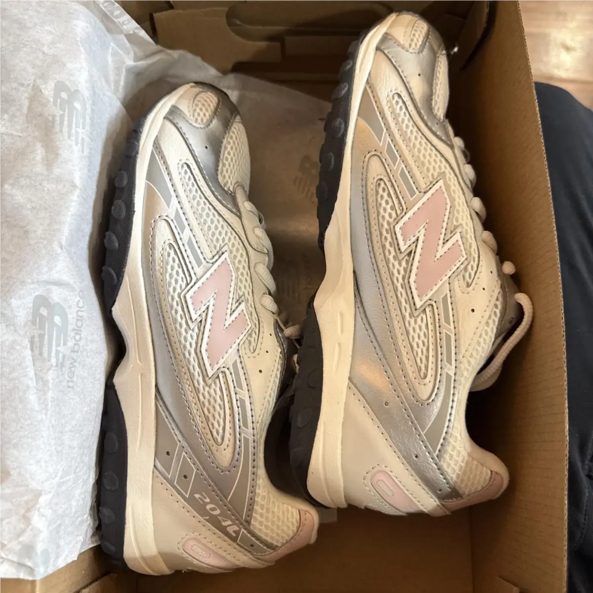 New Balance 204L Size 4 1/2 Kids
