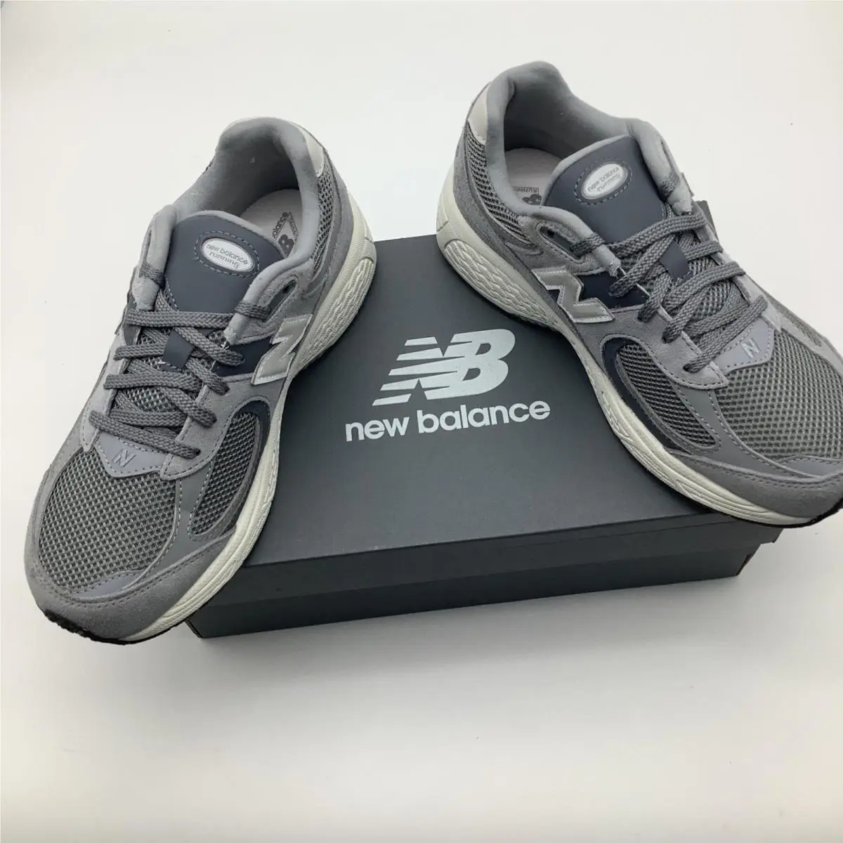 New Balance Running Boys 2002 Grey Sneakers Kids Size 5.5 US GC2002ST