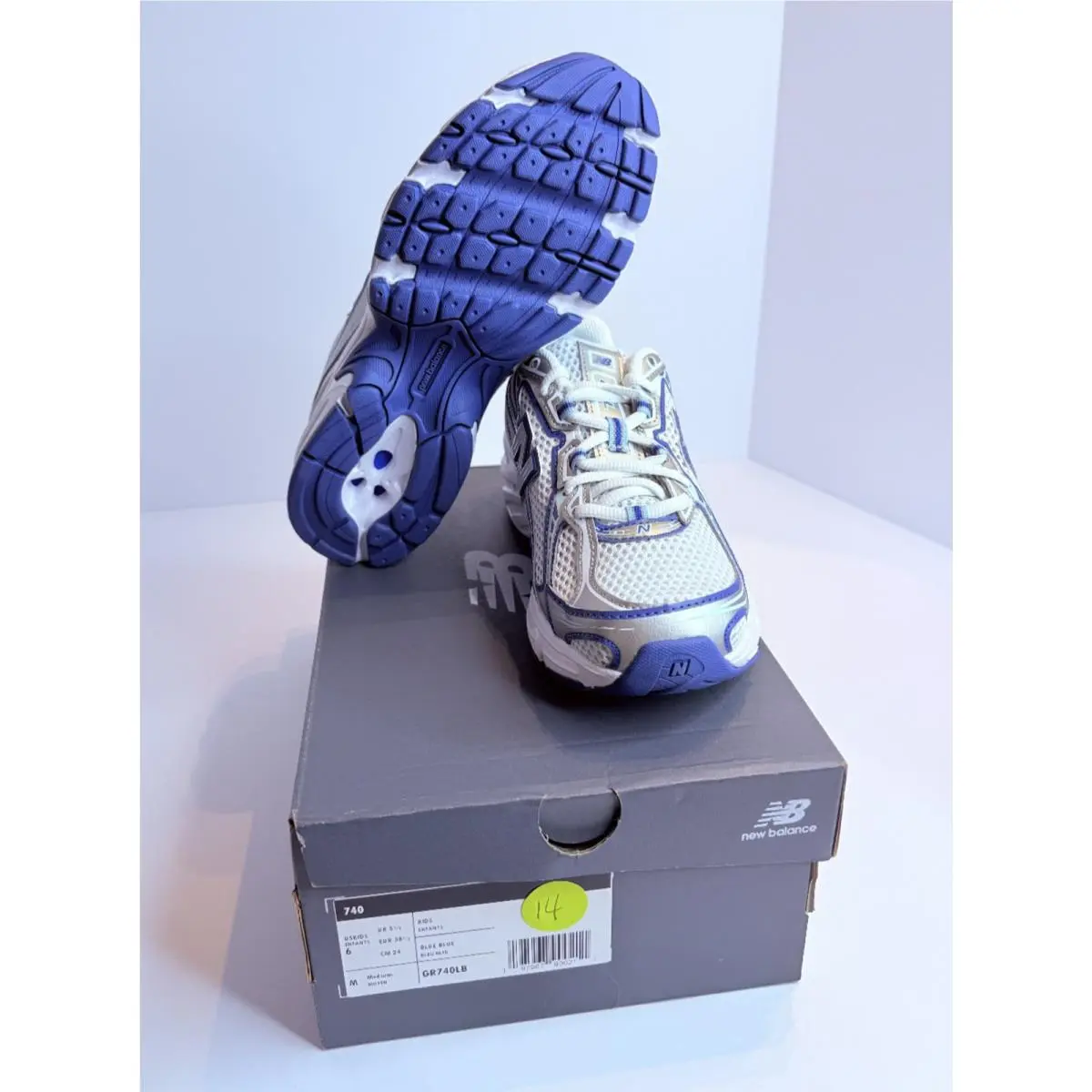 New Balance shoes - 740 - White 3