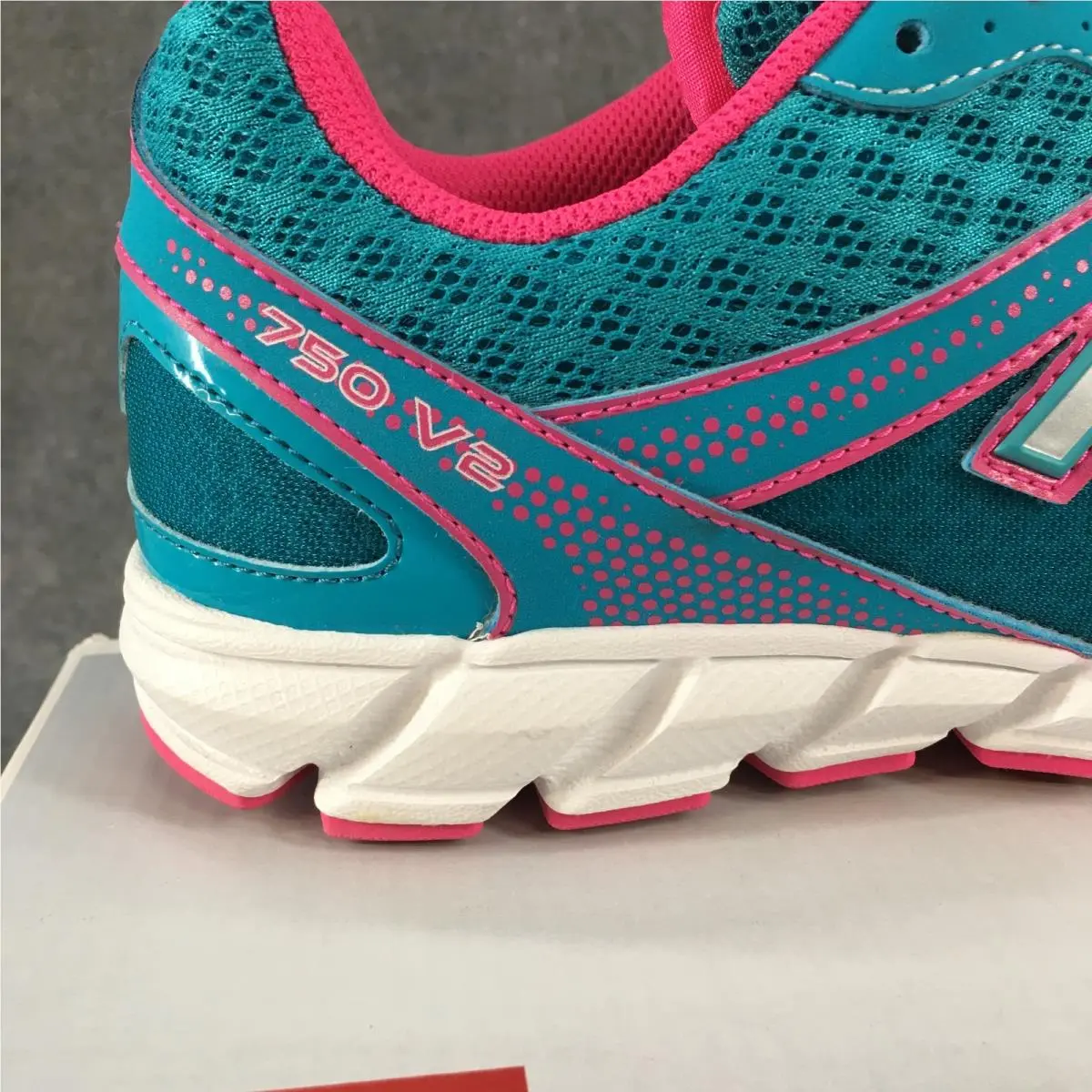 New Balance shoes - New Balance 750 - Teal 2