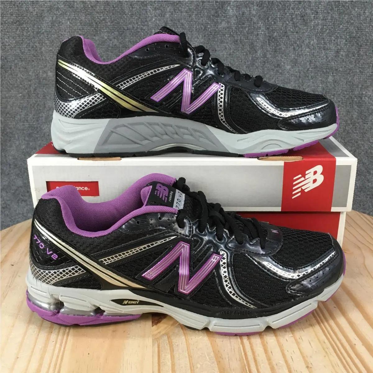 New Balance 770v2 Running Shoes Womens 10.5 B Lace Up Sneakers Black Purple New
