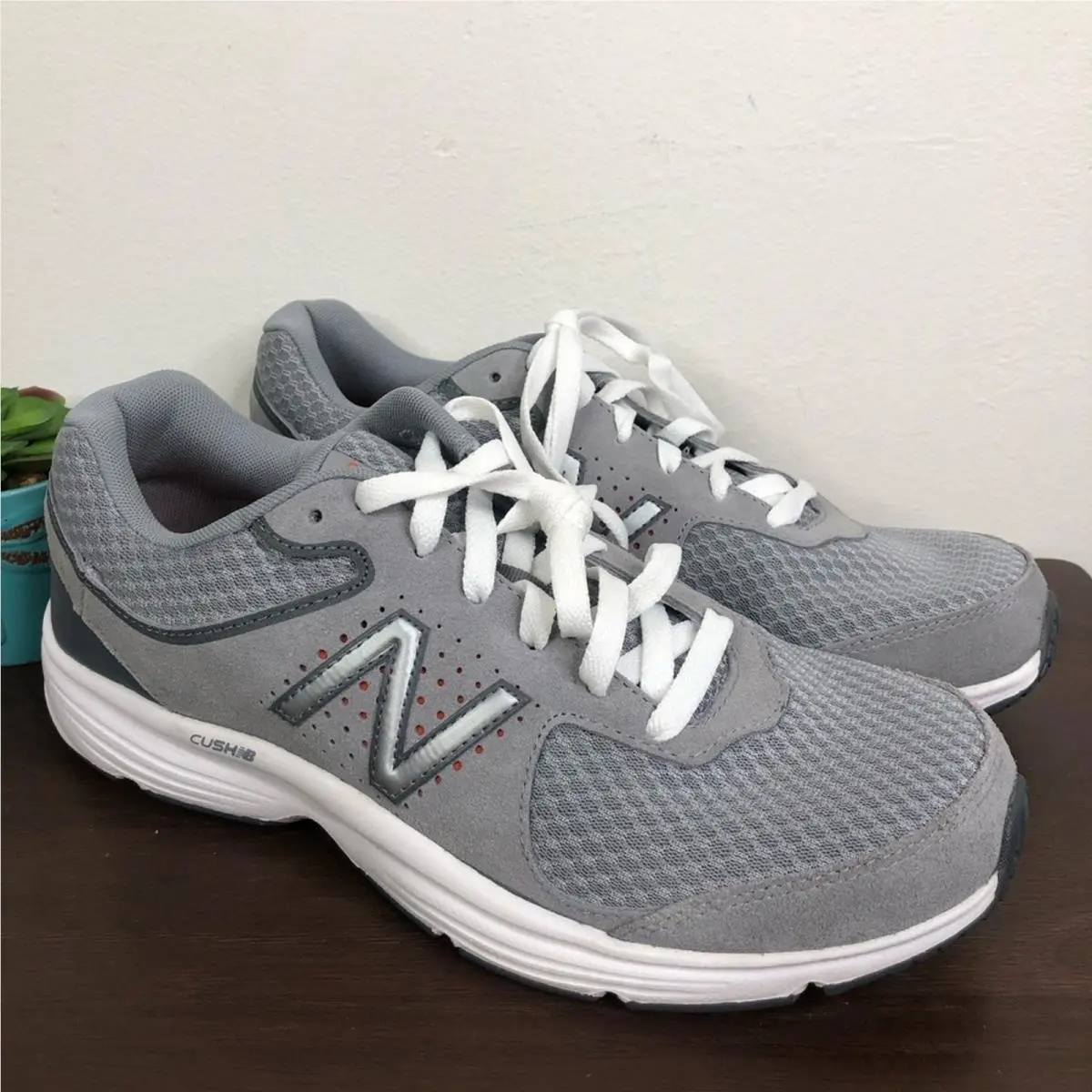 New Balance Men`s Low Top Lace Up Gray Running/walking Sneakers Size 9