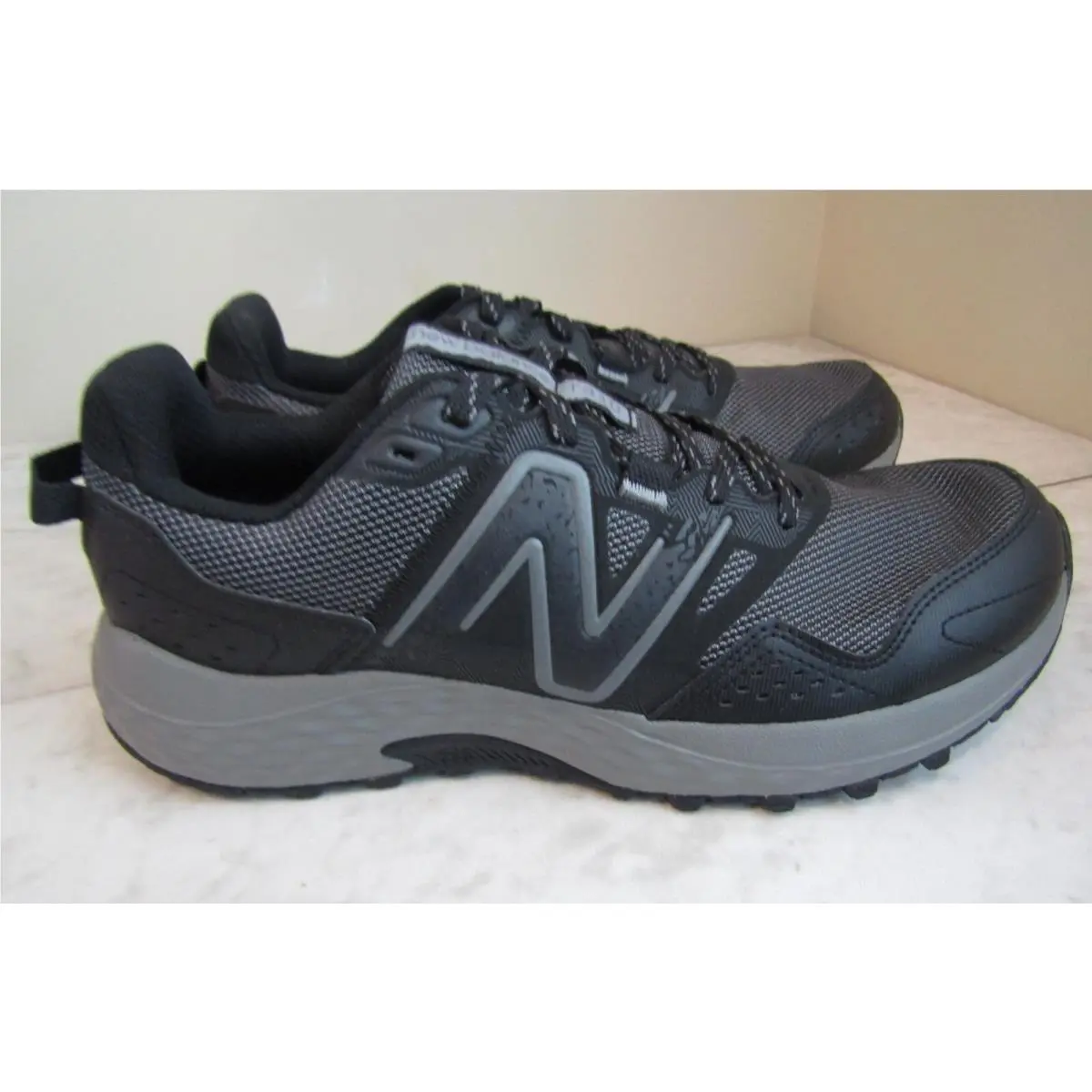 New Balance 410v8 Trail Running Black Men`s Shoes Sneakers Size 9.5 EU 43