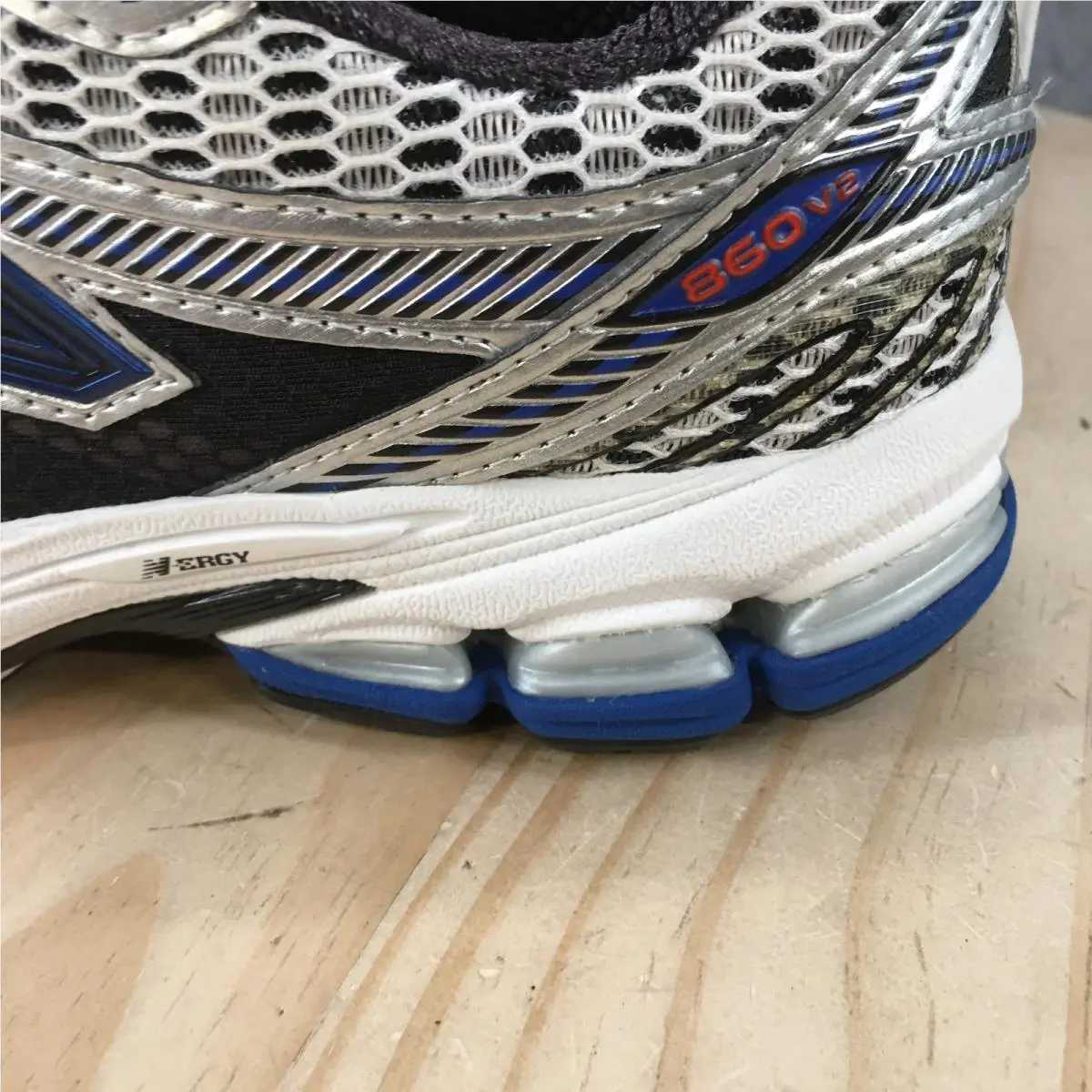 New Balance shoes - New Balance 860 - Multicolor 1